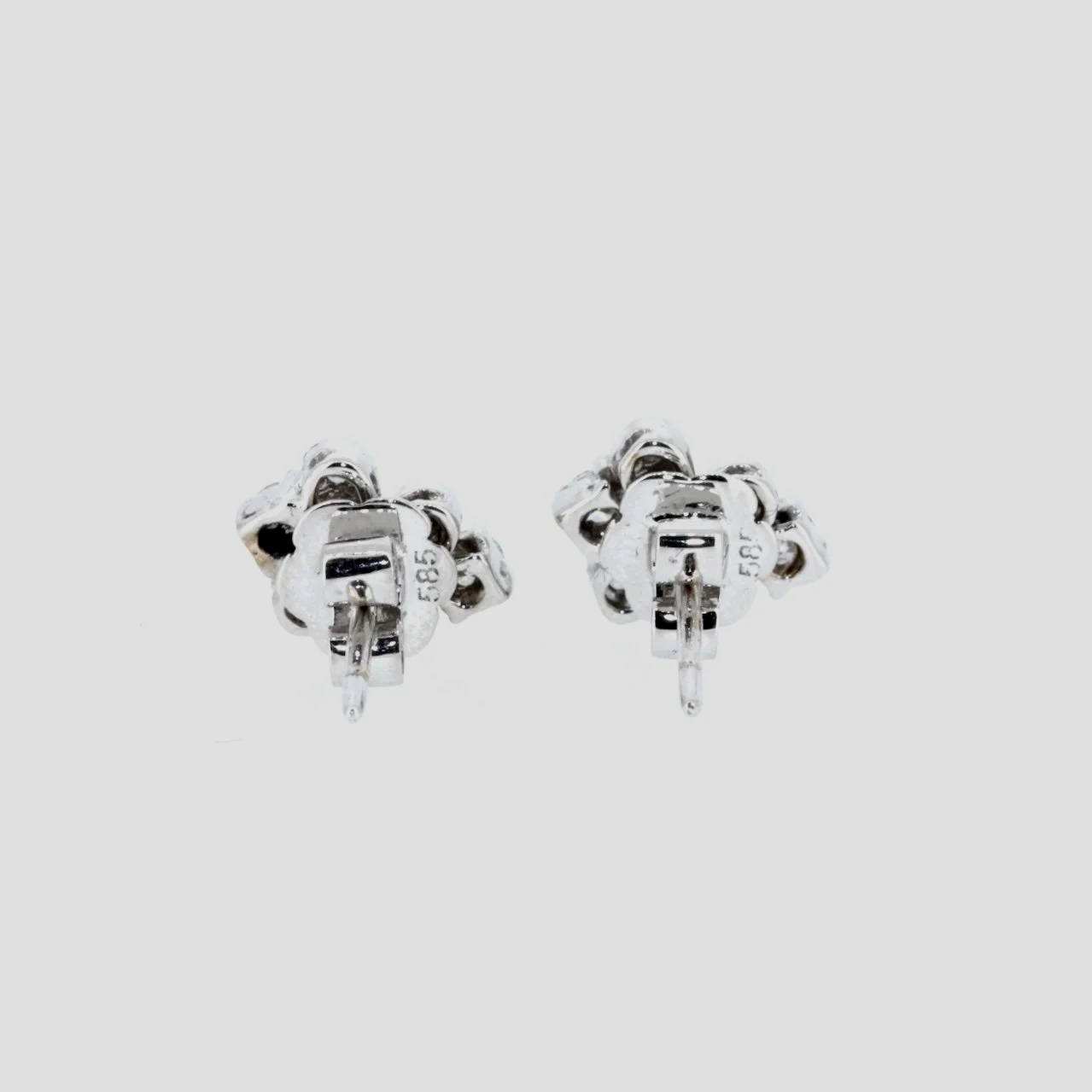 Fancy-diamond-stud-earrings-jewellery-www.saulgreenstein.co.uk3.png