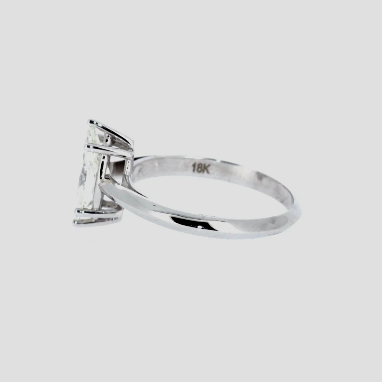 Marquis-cut-solitaire-diamond-ring-18k-white-gold-jewellery-www.saulgreenstein.co.uk2.png