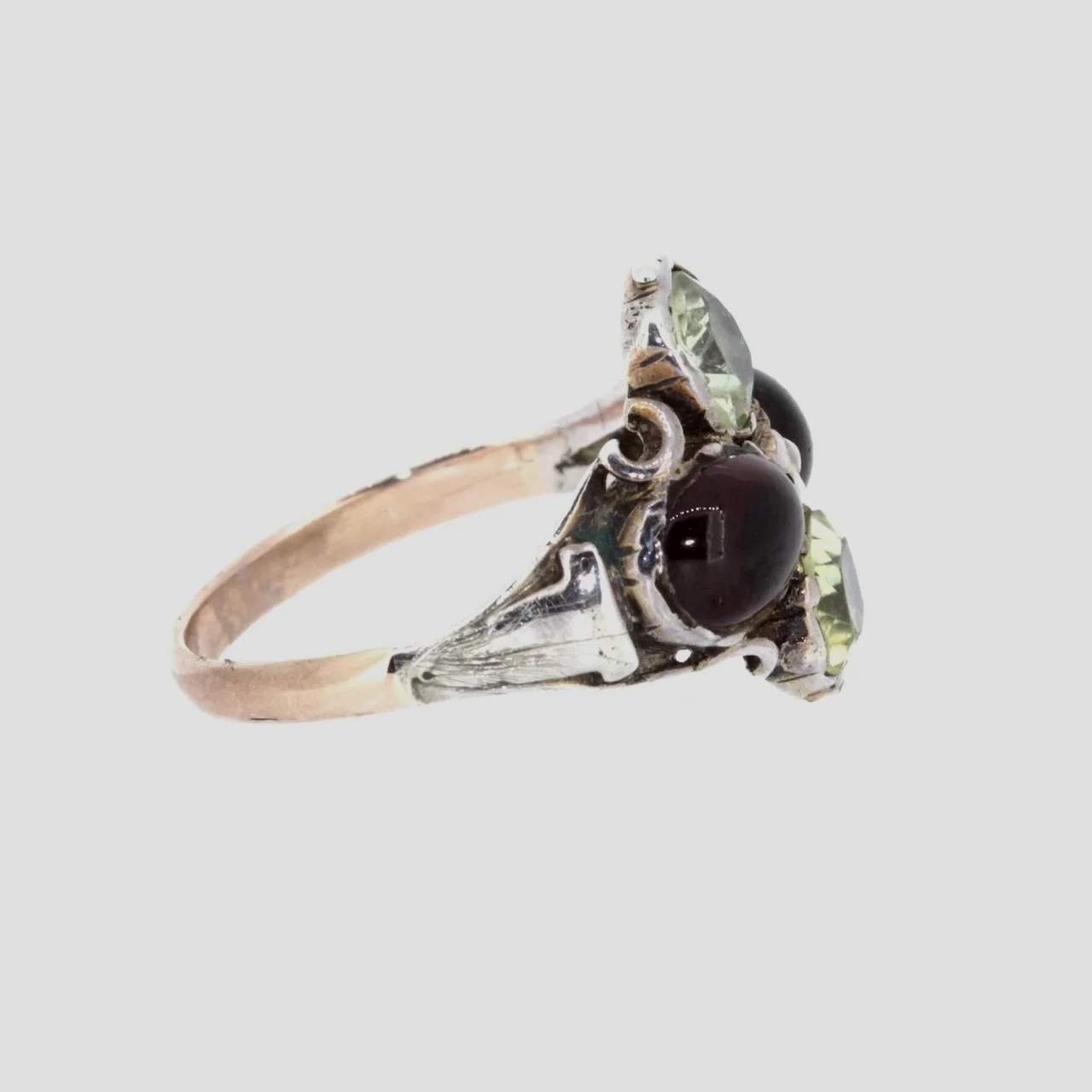 Chrystoberyl-garnet-1880-ring-antique-jewellery-www.saulgreenstein.co.uk4.png