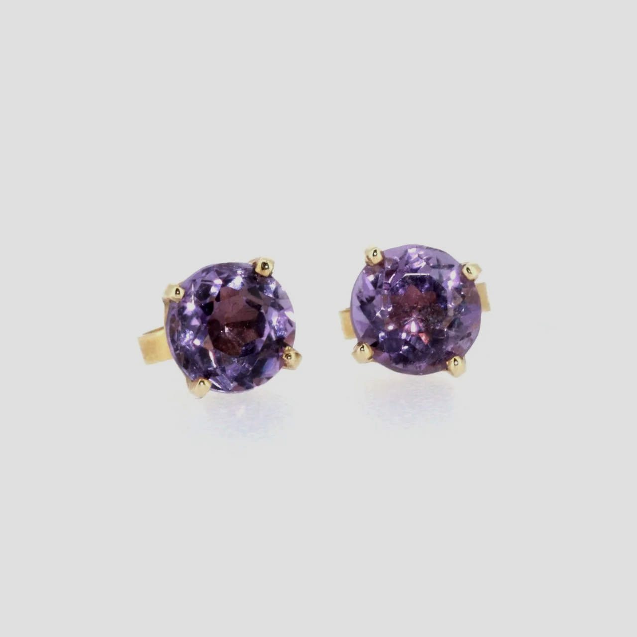 Amethyst-stud-earrings-9ct-yellow-gold-jewellery-www.saulgreenstein.co.uk1.png
