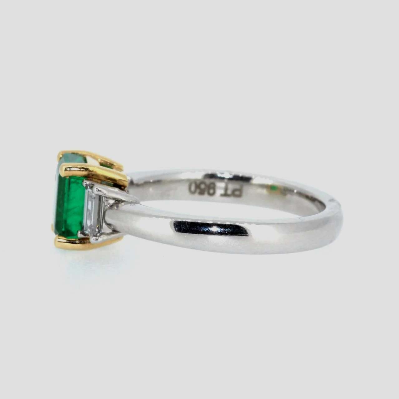 Certified-columbian-diamond-three-stonering-jewellery-www.saulgreenstein.co.uk2.png