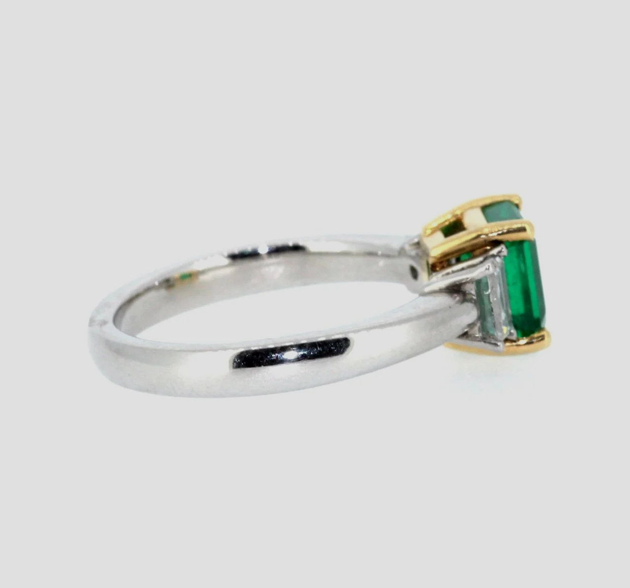 Certified-columbian-diamond-three-stonering-jewellery-www.saulgreenstein.co.uk4.png