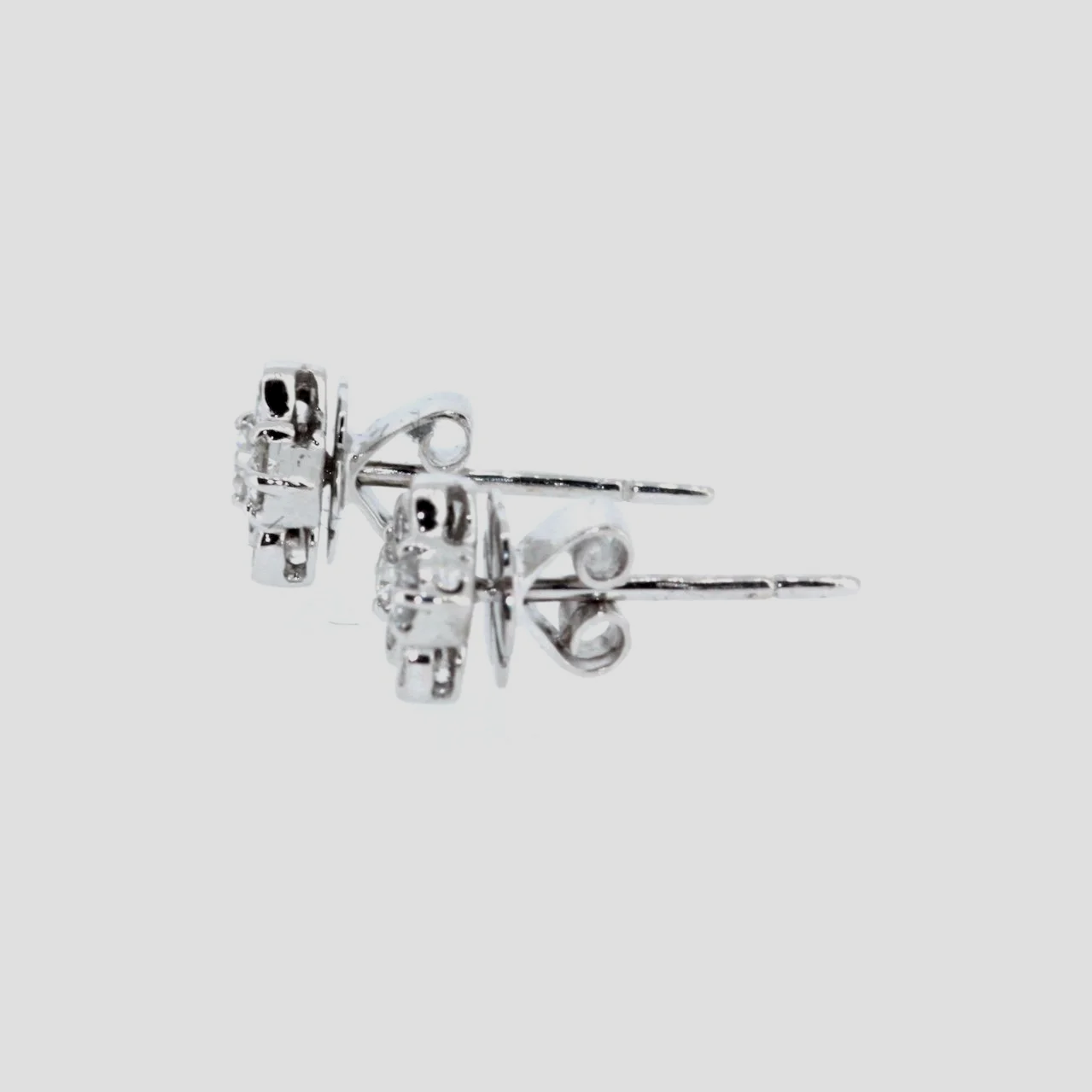 Fancy-diamond-stud-earrings-jewellery-www.saulgreenstein.co.uk4.png