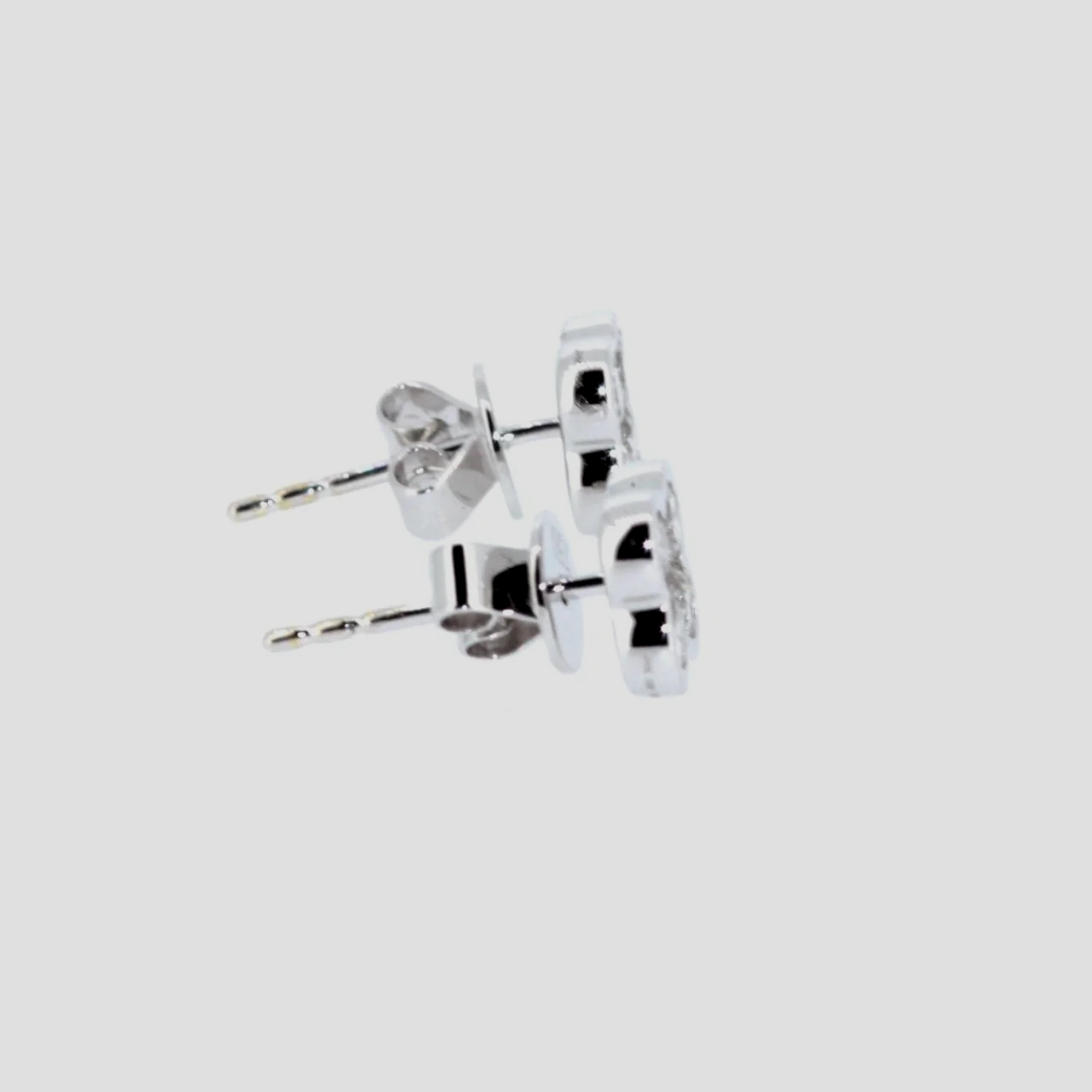 Daisy-diamond-studs-jewellery-www.saulgreenstein.co.uk4.png