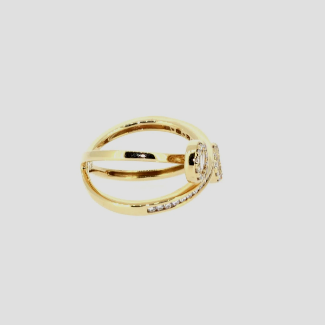 Double-headed-twist-diamond-ring-jewellery-18k-yellow-gold-www.saulgreenstein.co.uk4.png