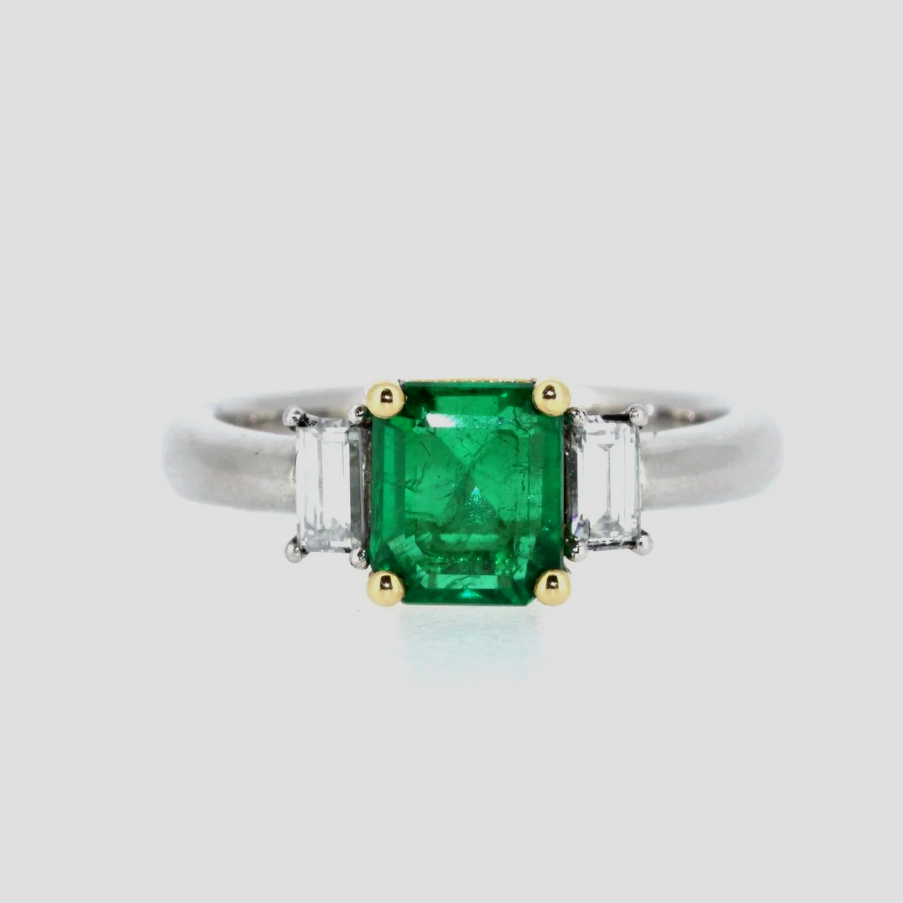 Certified-columbian-diamond-three-stonering-jewellery-www.saulgreenstein.co.uk1.png