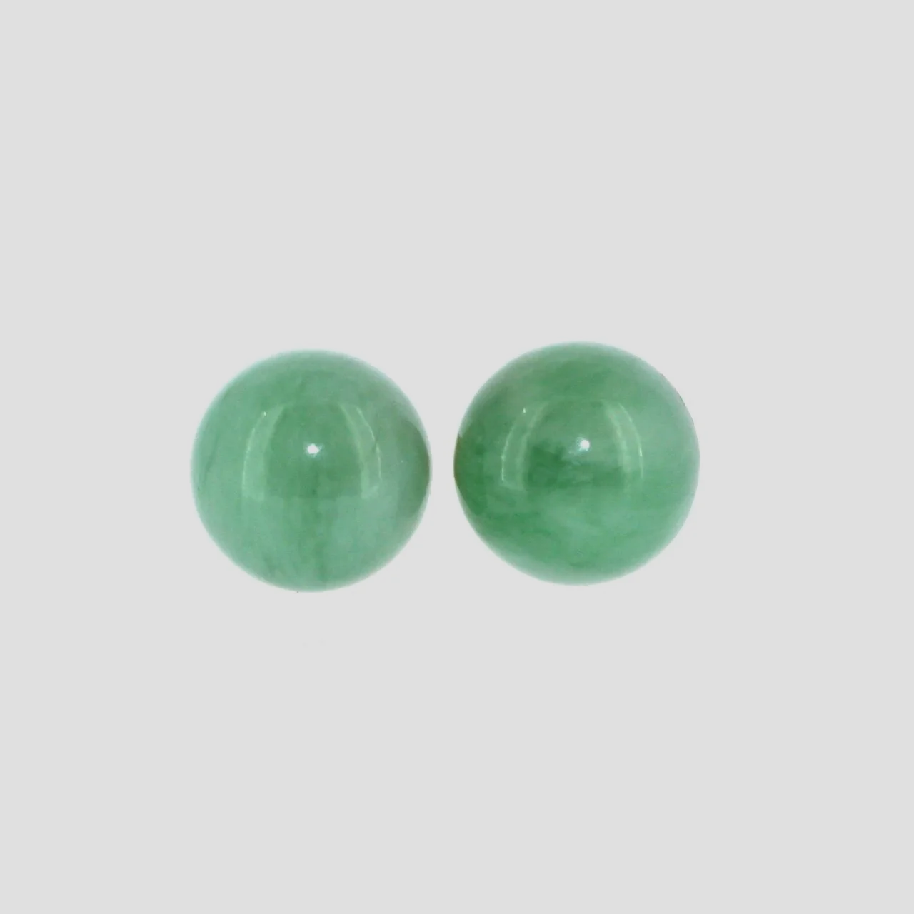 Jade-stud-earrings-9ct-yellow-gold-jewellery-www.saulgreenstyein.co.uk1.png