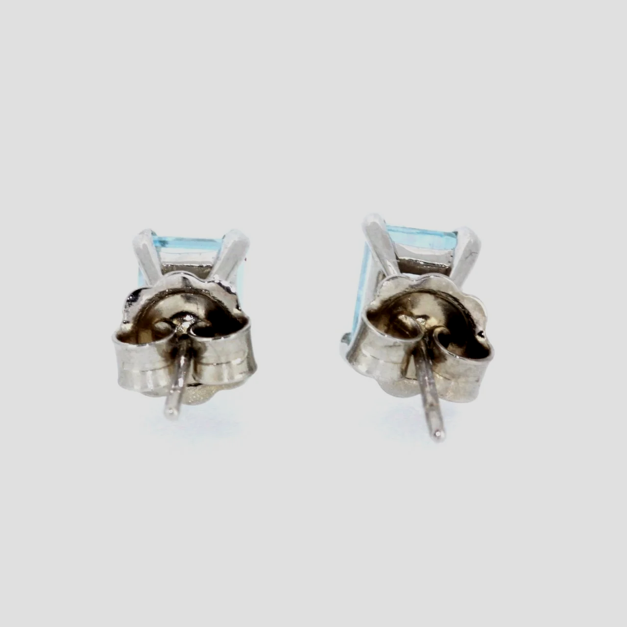 Aquamarine-9ct-white-gold-studs-jewellery-www.saulgreenstein.co.uk3.png