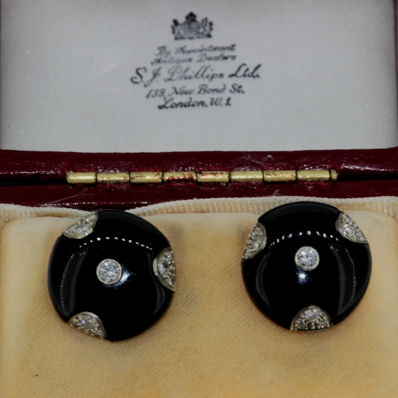 Onyx-diamond-circular-stud-earrings-1920-jewellery-www.saulgreenstein.co.uk1.png