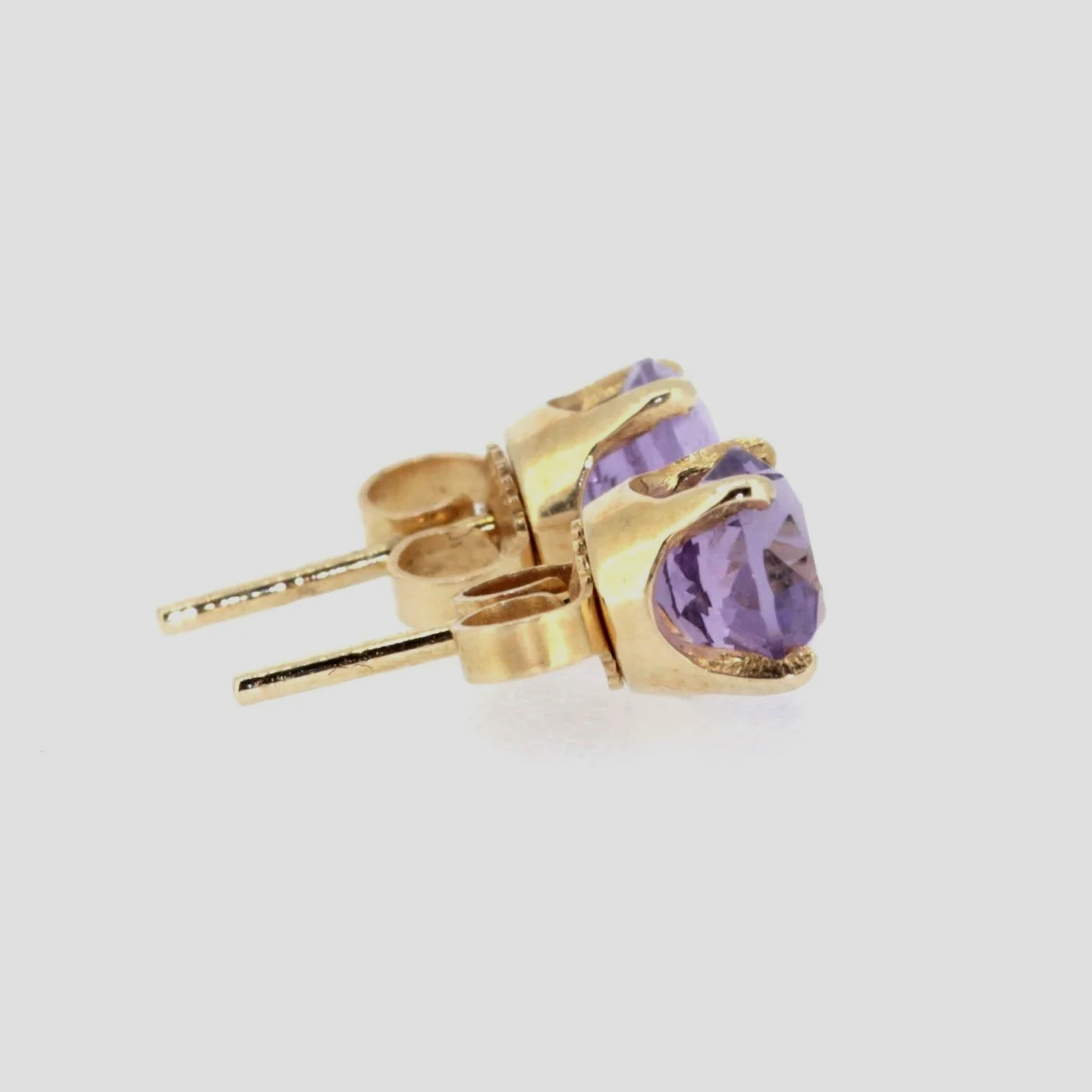 Amethyst-stud-earrings-9ct-yellow-gold-jewellery-www.saulgreenstein.co.uk4.png