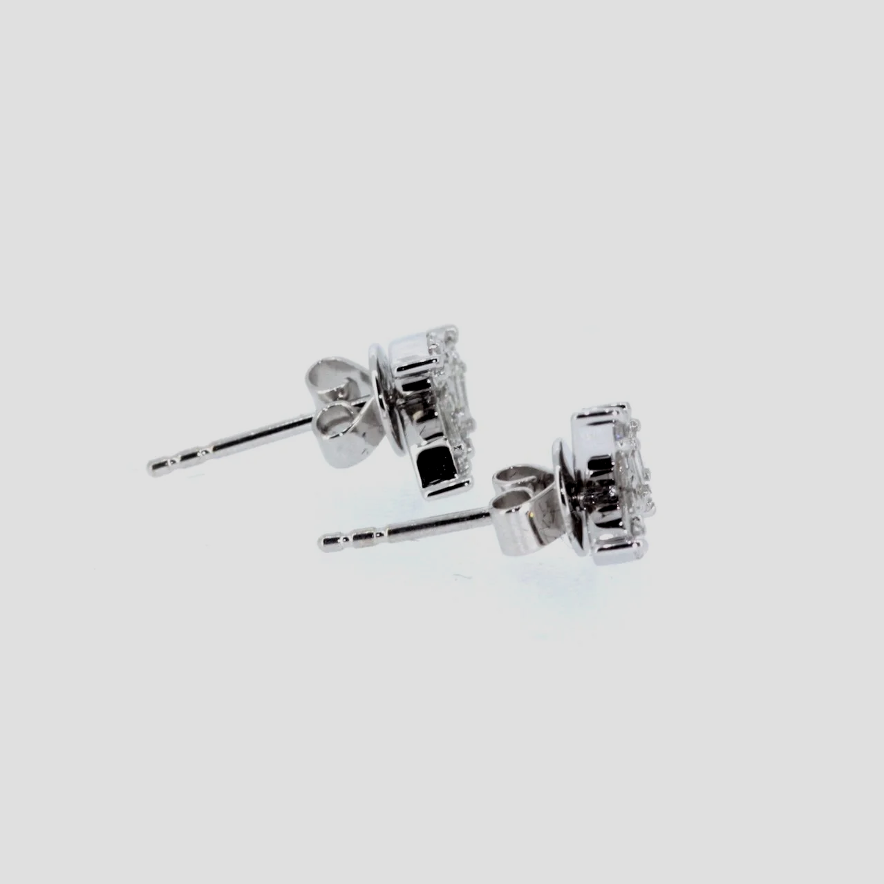 Leaf-diamond-stud-earrings-jewellery-www.saulgreenstein.co.uk4.png