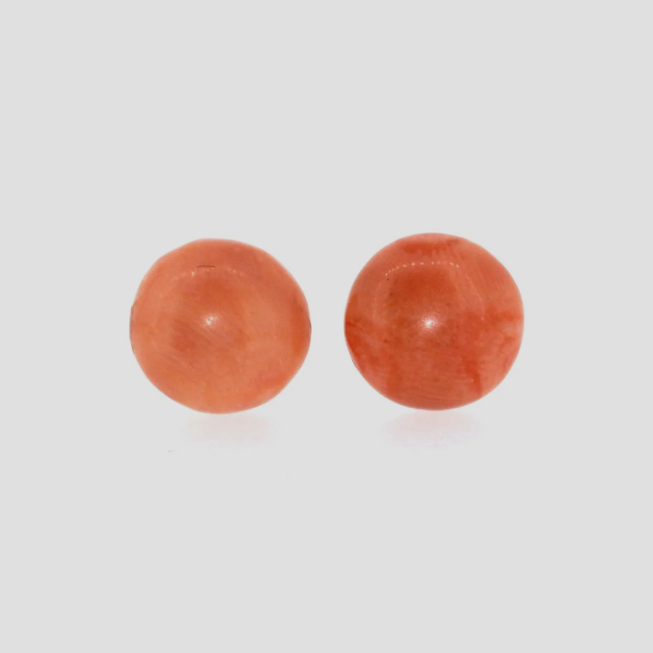 Coral-18ct-yellow-gold-stud-earrings-jewellery-www.saulgreenstein.co.uk1.png