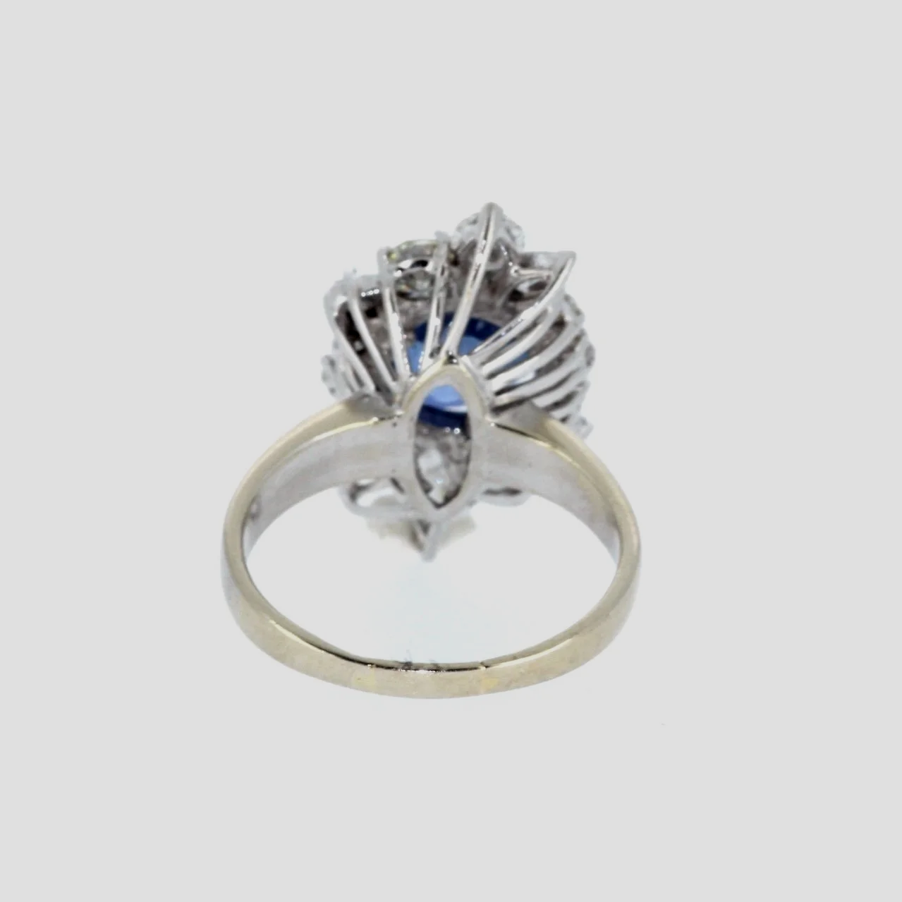 Ceylon-sapphire-diamond-cluster-ring-jewellery-www.saulgreenstein.co.uk3.png