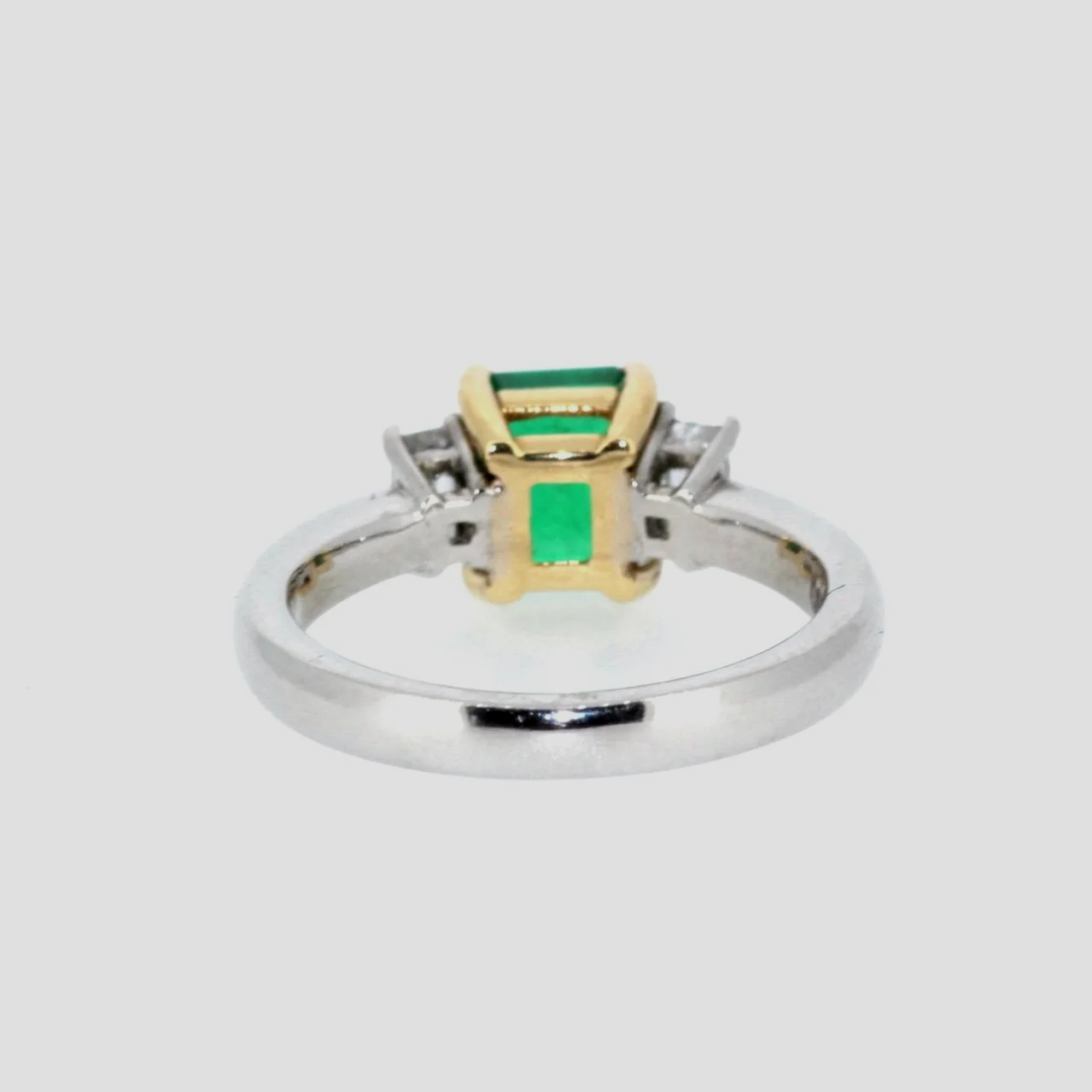 Certified-columbian-diamond-three-stonering-jewellery-www.saulgreenstein.co.uk3.png
