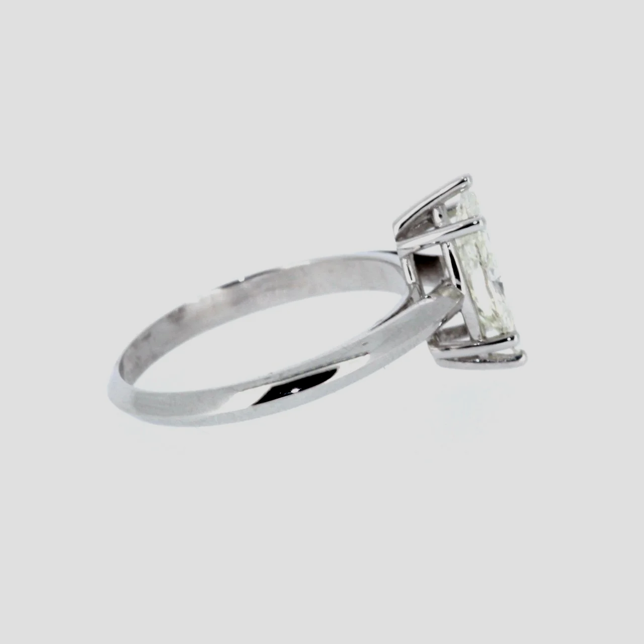 1.05-marquis-diamond-solitaire-ring-jewellery-www.saulgreenstein.co.uk2.png