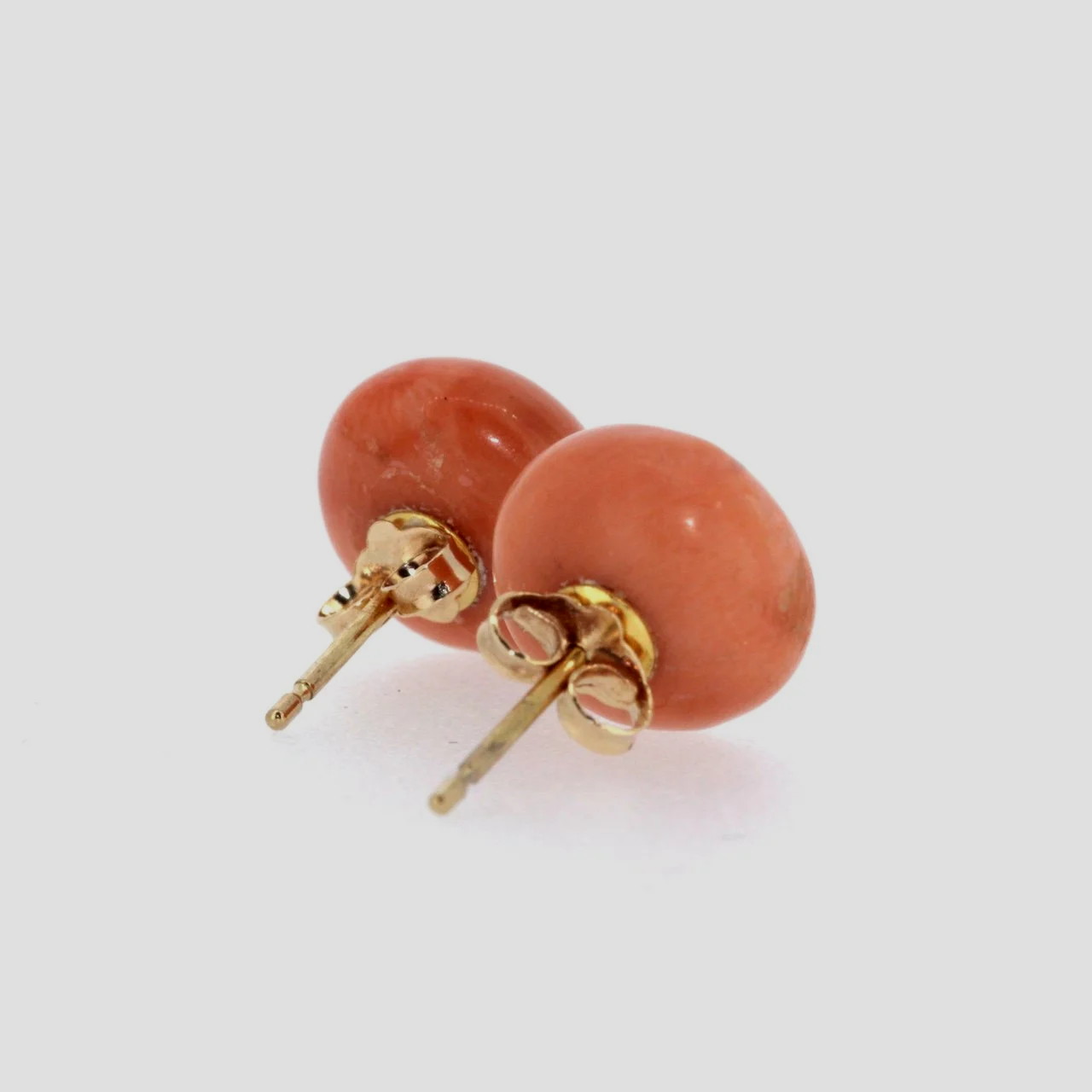 Coral-18ct-yellow-gold-stud-earrings-jewellery-www.saulgreenstein.co.uk2.png