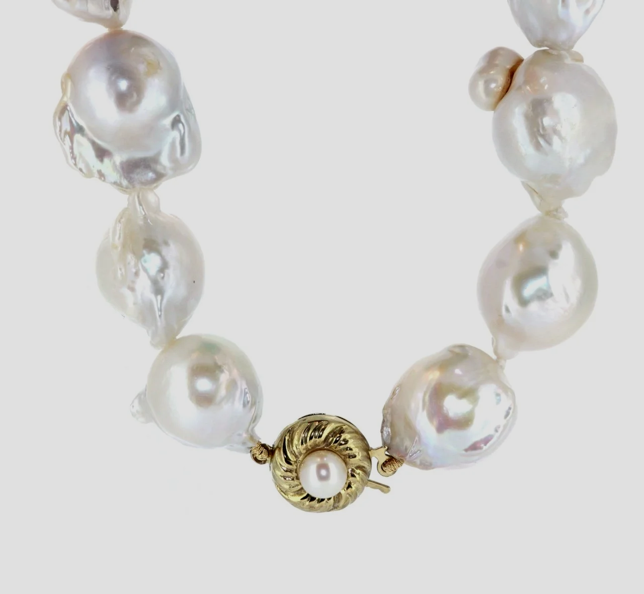 Baroque-pearl-strand-gold-clasp-jewellery-www.saulgreenstein.co.uk2.png