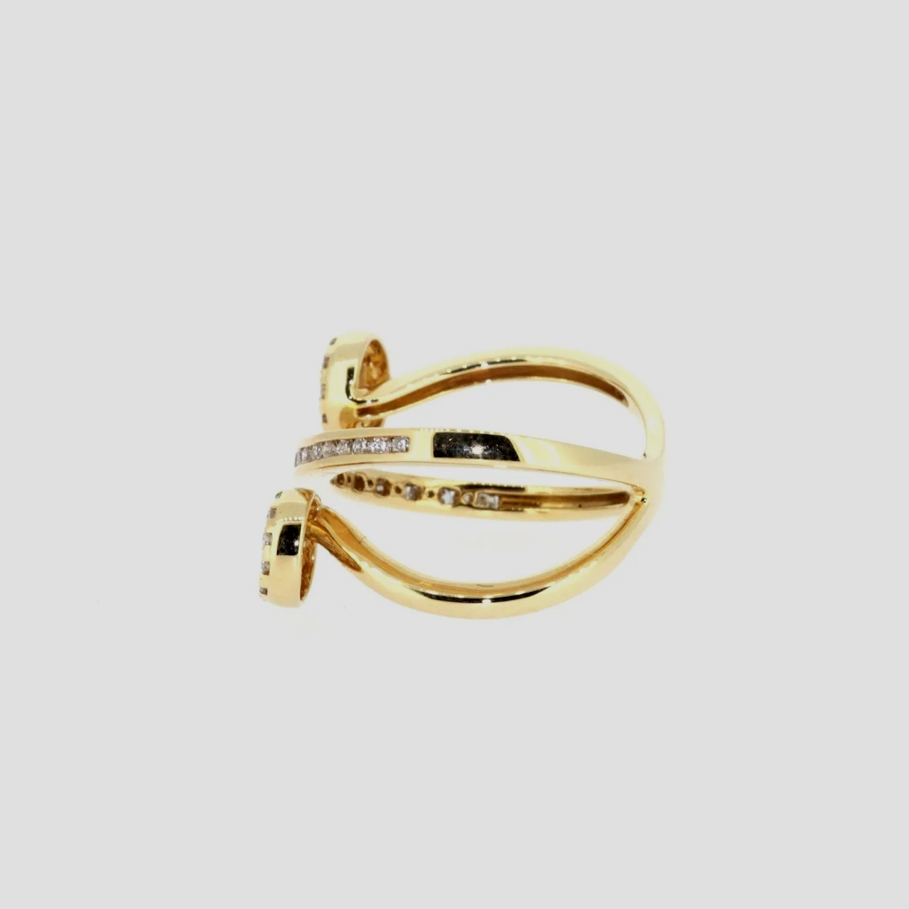 Double-headed-twist-diamond-ring-jewellery-18k-yellow-gold-www.saulgreenstein.co.uk2.png