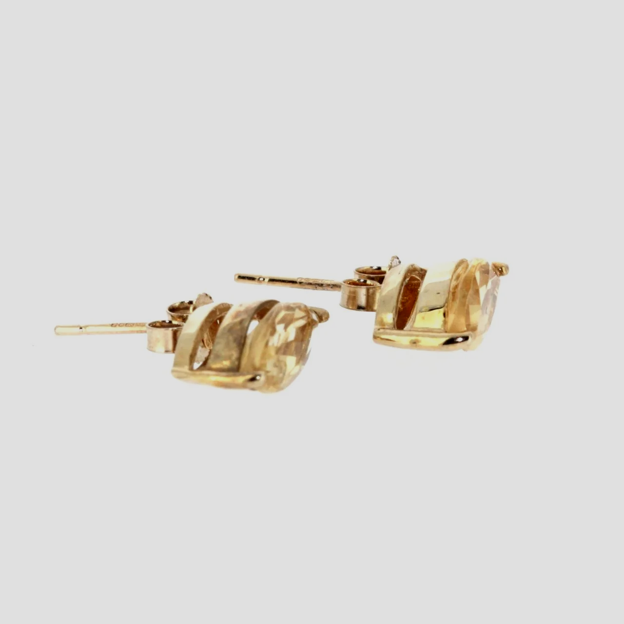 Marquis-citrine-stud-earrings-9ct-yellow-gold-jewellery-www.saulgreenstein.co.uk3.png