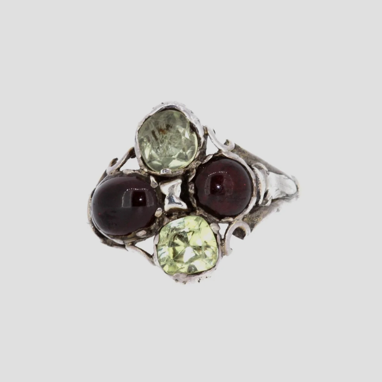Chrystoberyl-garnet-1880-ring-antique-jewellery-www.saulgreenstein.co.uk1.png