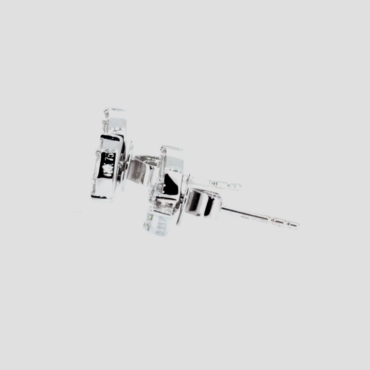 Leaf-diamond-stud-earrings-jewellery-www.saulgreenstein.co.uk2.png