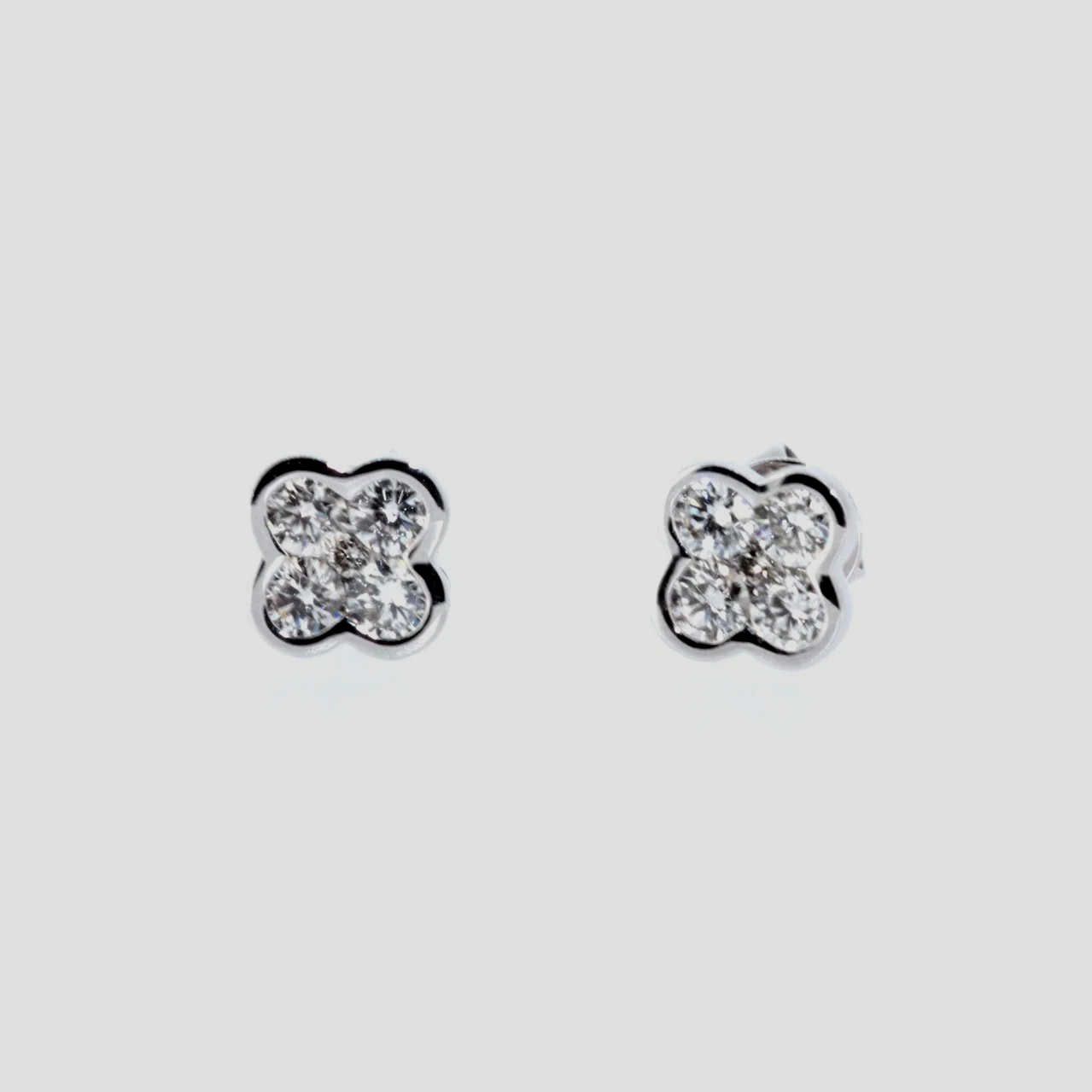 Daisy-diamond-studs-jewellery-www.saulgreenstein.co.uk1.png