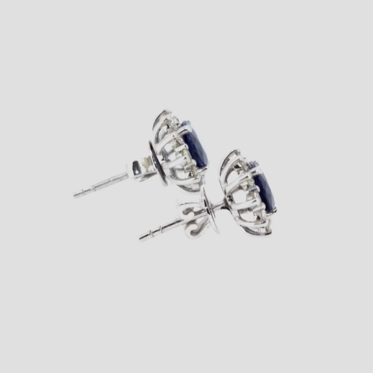 Sapphire-diamond-cluster-earrings-18k-white-gold-jewellery-www.saulgreenstein.co.uk4.png