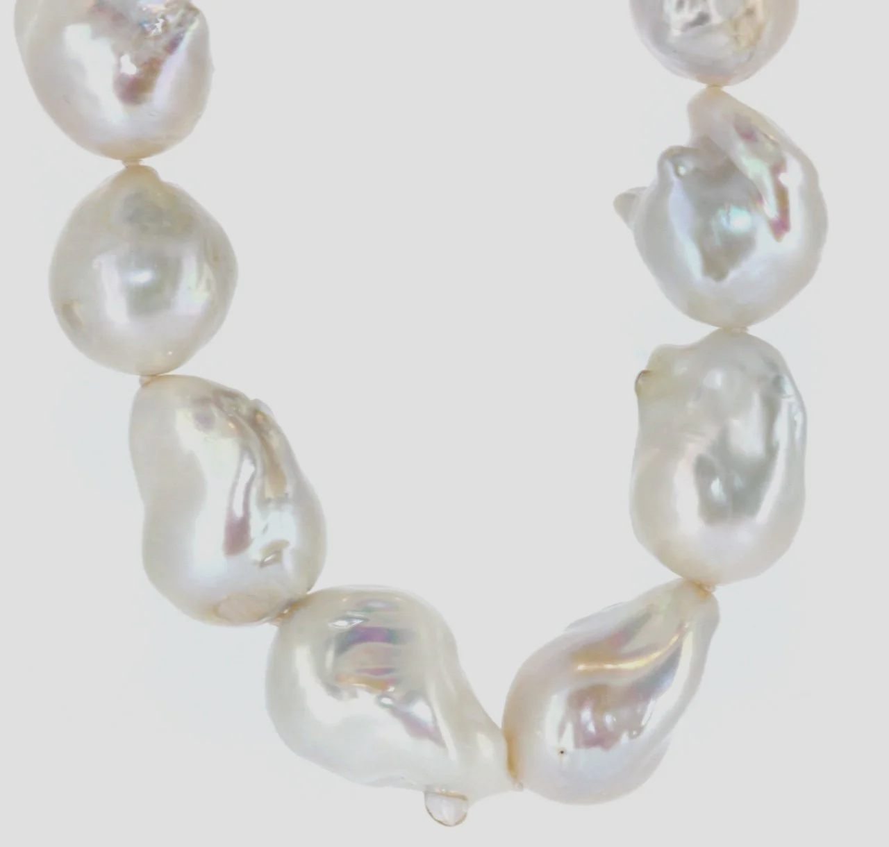 Baroque-pearl-strand-gold-clasp-jewellery-www.saulgreenstein.co.uk1.png