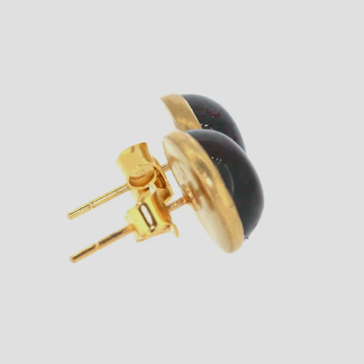 9ct-gold-bloodstone-stud-earrings-jewellery-www.saulgreenstein.co.uk2.png