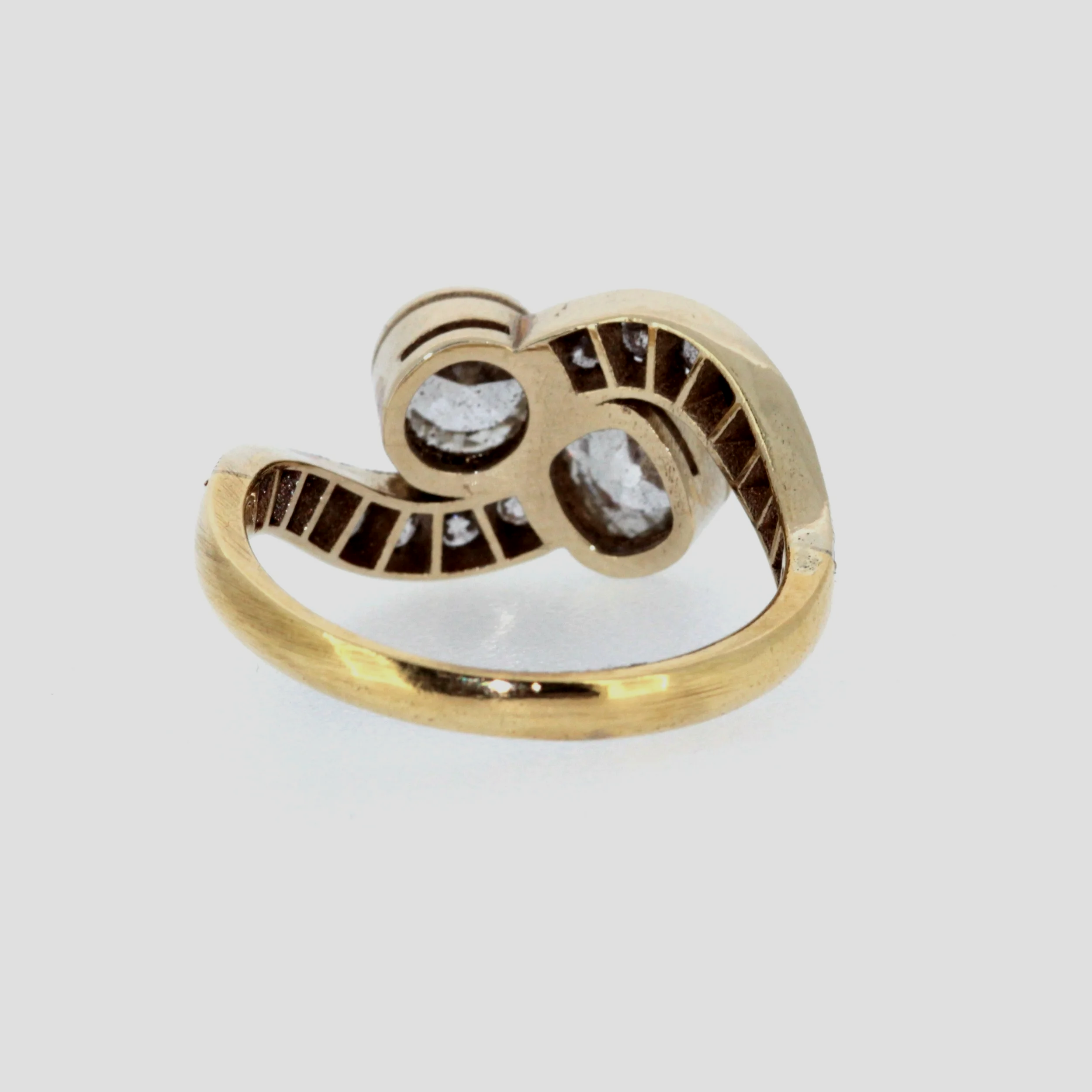Old-cut-toi-et-moi-ring-engagement-ring-jewellery-www.saulgreenstein.co.uk3.png