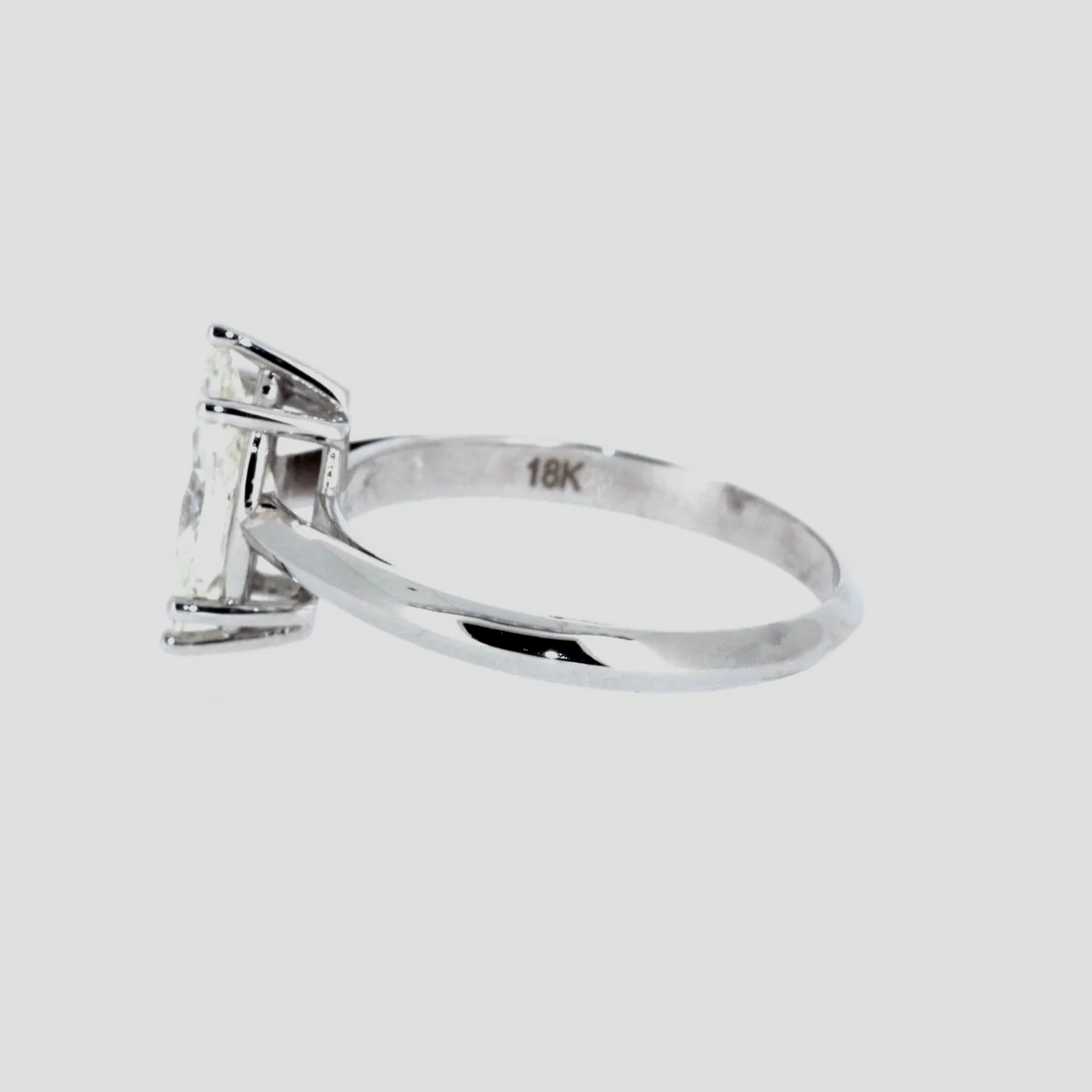 1.05-marquis-diamond-solitaire-ring-jewellery-www.saulgreenstein.co.uk4.png