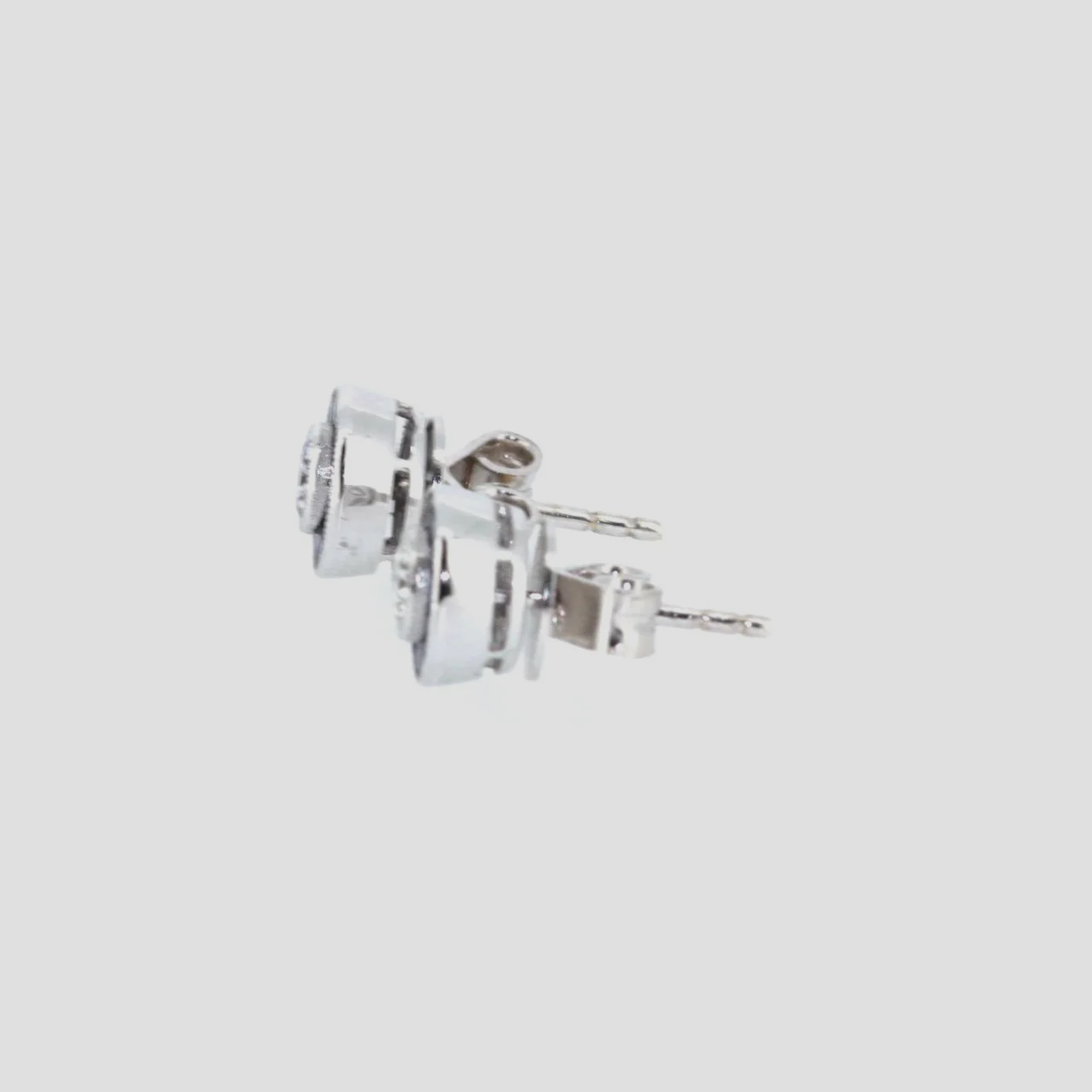 Blue-sapphire-diamond-target-stud-earrings-jewellery-www.saulgreenstein.co.uk2.png