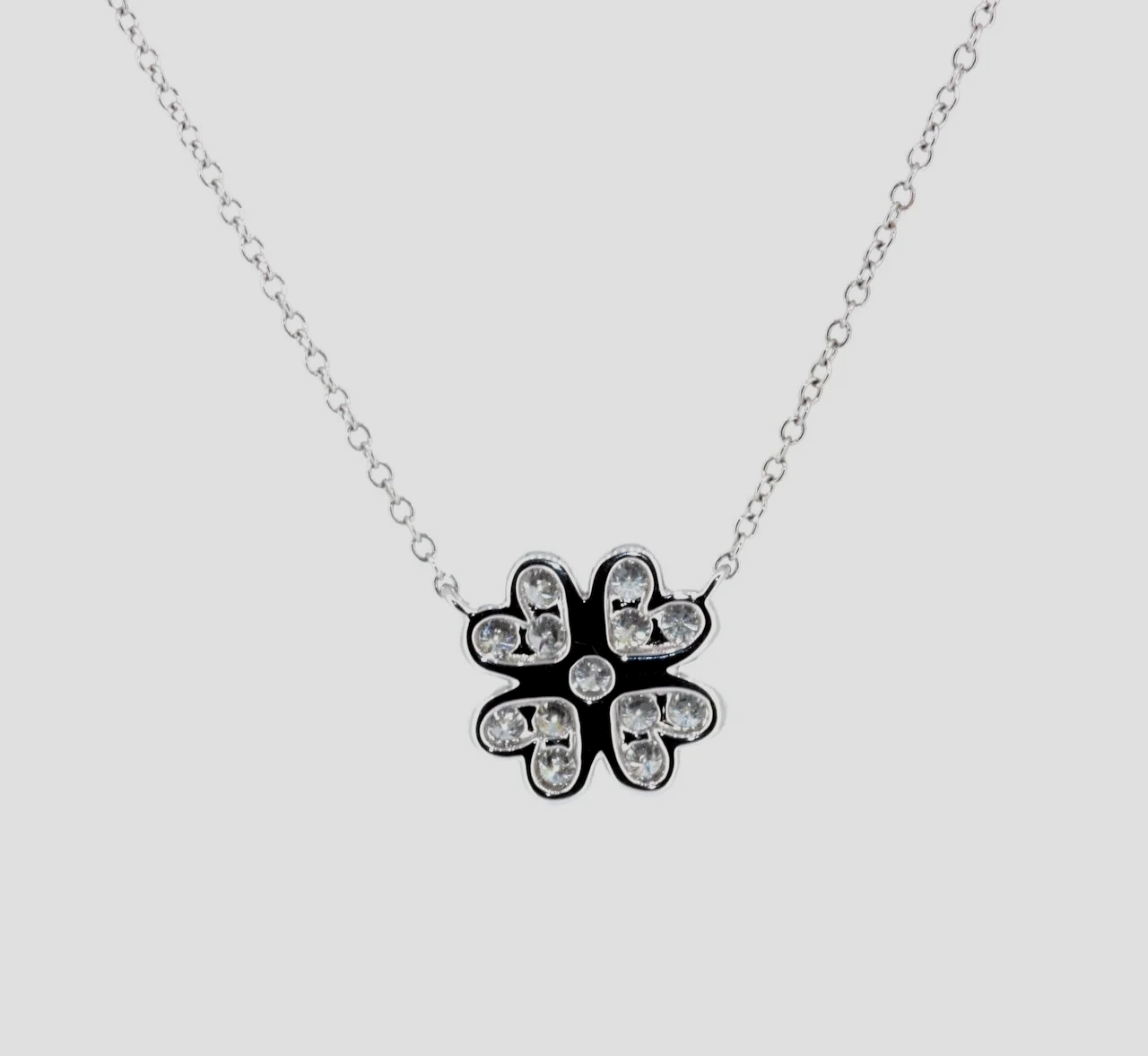Daisy-diamond-pendant-jewellery-www.saulgreenstein.co.uk2.png