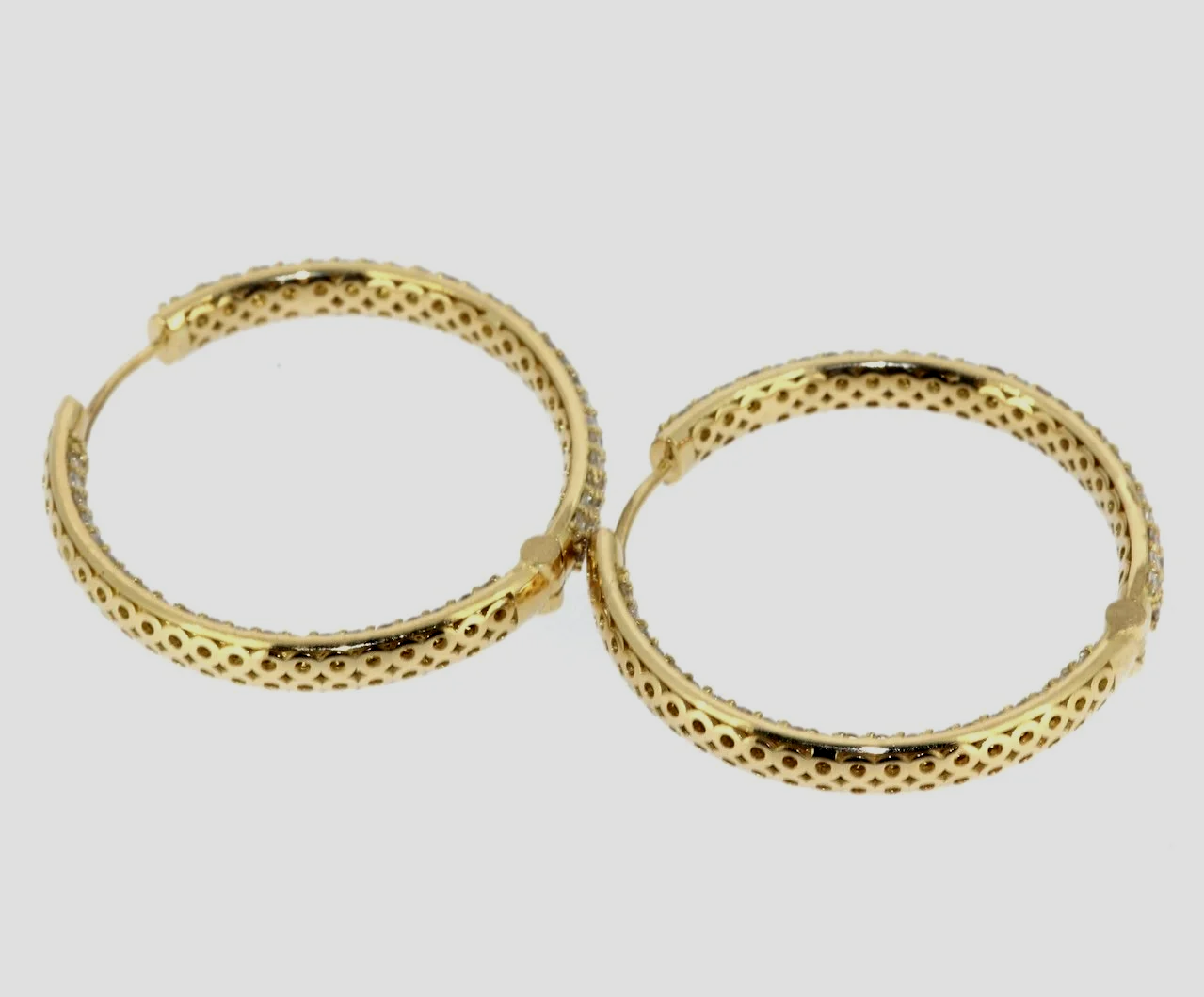 Diamond-hoop-eaerrings-18k-yellow-gold-jewellery-www.saulgreenstein.co.uk3.png