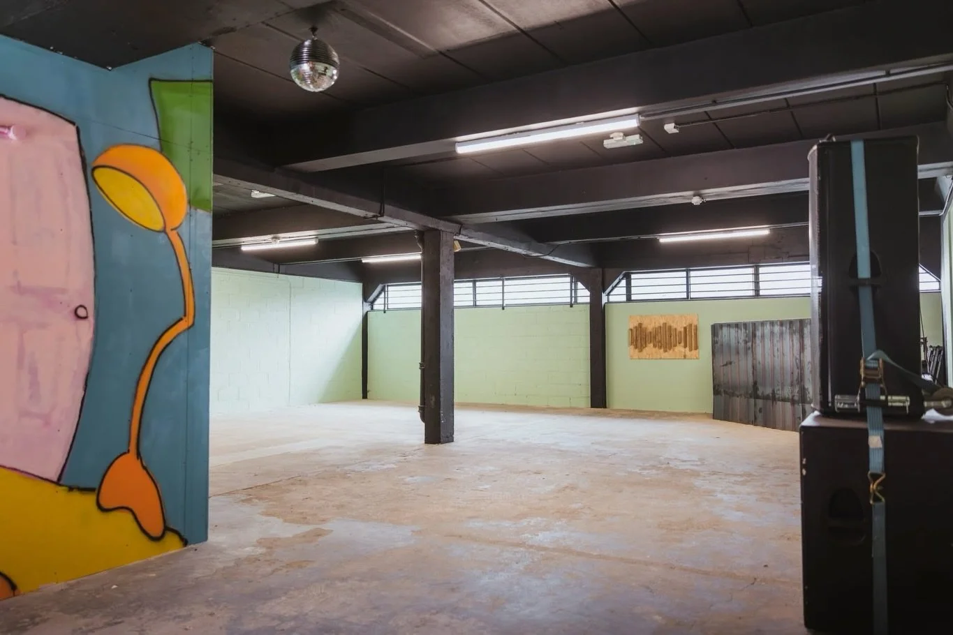 AUTUMN + WINTER HIRE

Bookings are starting to fill up for the months ahead. 

We took a former empty retail unit in Hull city centre and turned it into a flexible two floor space for events, ideas and people.

Upstairs works for music, bigger partie