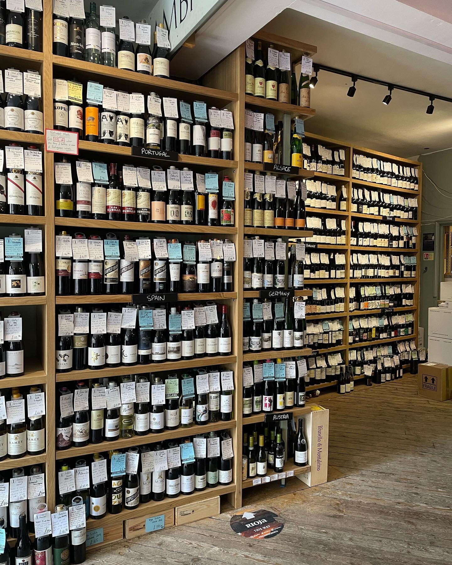 3 meter Oak faced ply shelving units, for The Cambridge Wine Merchants Kings Parade shop. This has been an ongoing project with the company to freshen up their stores with a rustic yet modern feel. 

@cambridge_wine 

#cambridgewinemerchants #kingspa