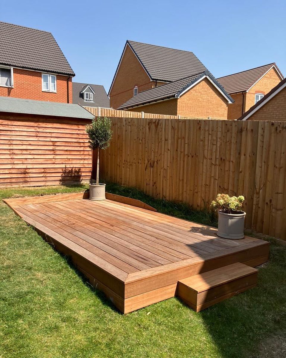A hardwood decking in time for this glorious Bank Holiday weather. Please get in touch if you are interested in your own garden projects

#gardendecking #decking #handmadedecking #woodwork #carpenter