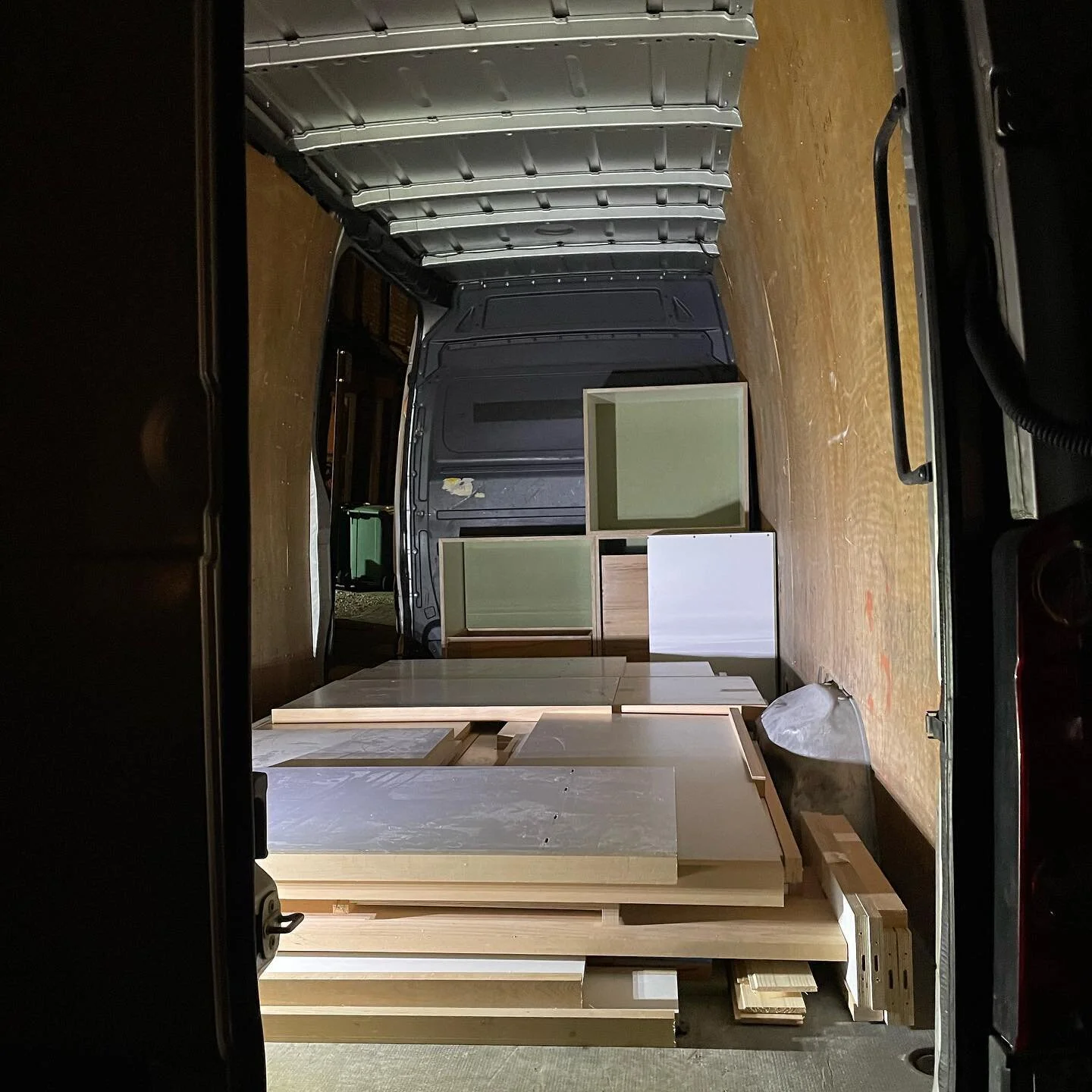 And we&rsquo;re off! Packed up and ready for our kitchen instalment. Updates of the process coming soon&hellip;

#kitchen #kitchenfitting #carpentry #flatpacking #fitting #woodworking