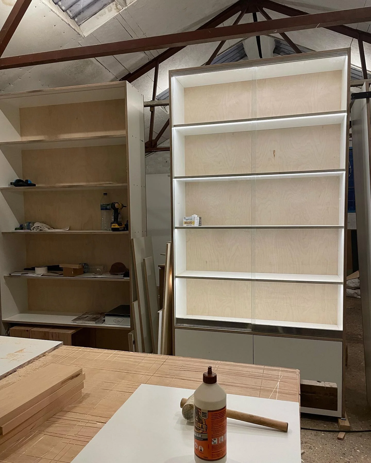 A Workshop behind the scenes 

#workshop #carpentry #carpentersworkshop #woodworking
