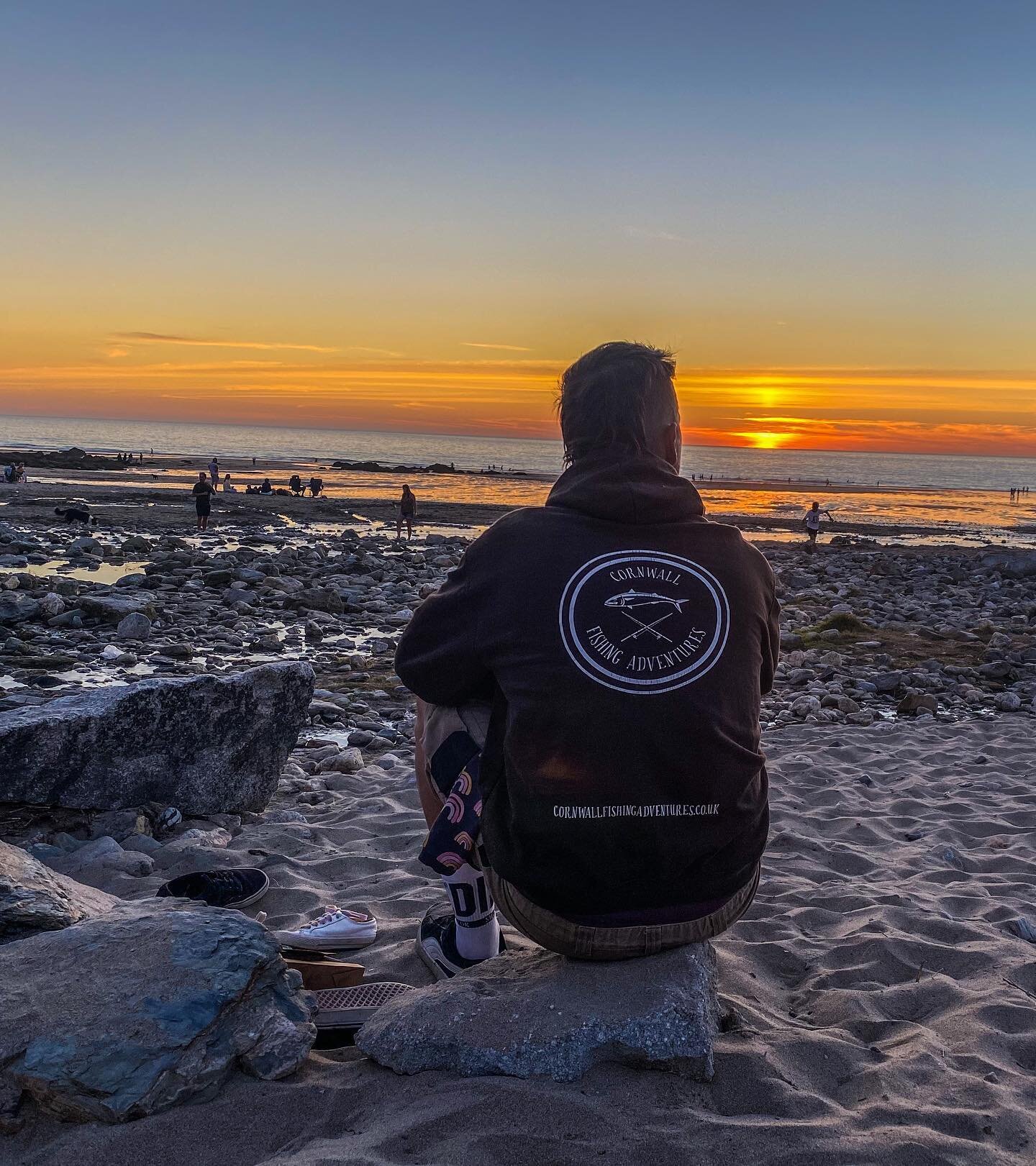 Watching the sunset on the north coast really is up there ❤️
.
#cornwallsunset #cornwalladventures #beautiful #cornwall #sunset #instagood #sun #cornwallfishingadventures #instasun #holidaycornwall #porthtowan