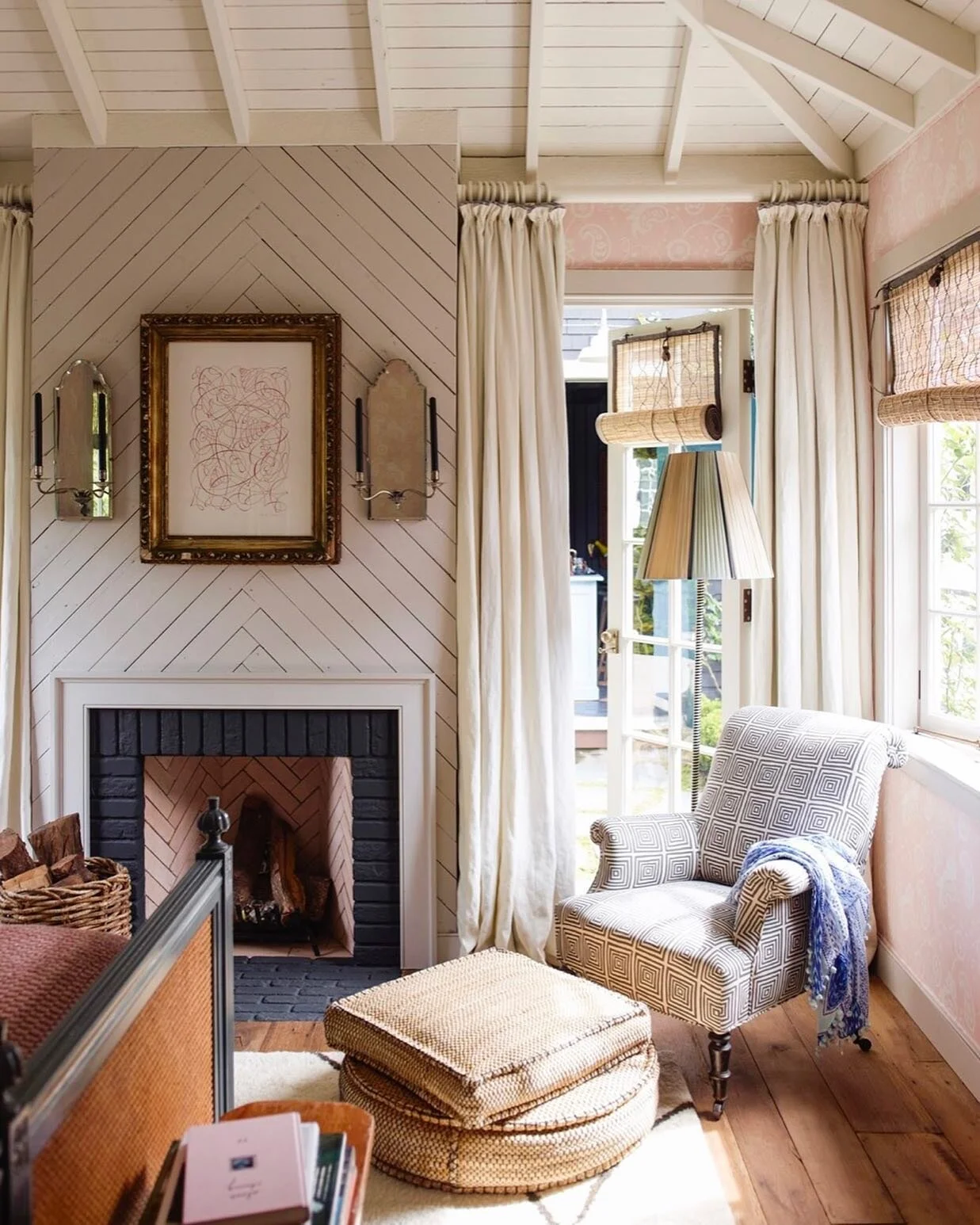 Revisiting my copy of architect Gil Schafer&rsquo;s &ldquo;A Place to Call Home&rdquo; this weekend and I&rsquo;m once again struck by how amazing this room is. Decorated by Rita Konig, Schafer describes how she &ldquo;applied a vision seemingly casu