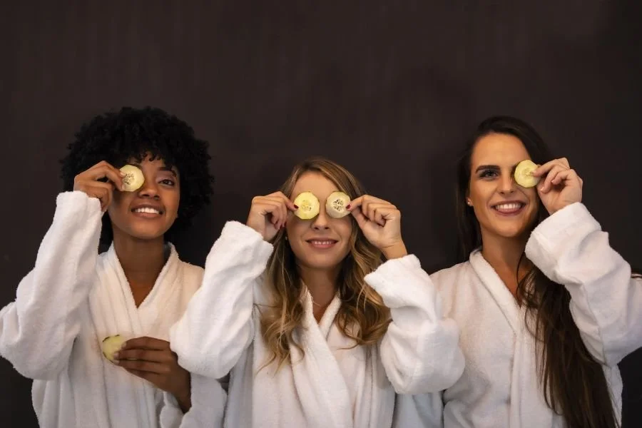 HOW TO PLAN A GIRLS WEEKEND