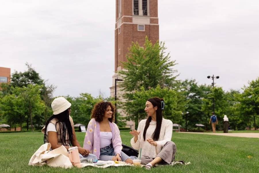 THE FRIEND DATE BUCKET LIST: 12 IDEAS TO TRY THIS YEAR