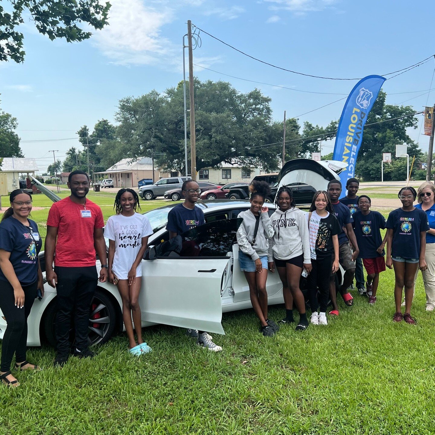 Community Sisterhood camp director Mrs Darville held a engaging STEM camp at the river road African American history museum in Donaldsonville LA today, 6/22.
Mayor Sullivan joined us to meet with the kids and view the EV loaned by Gerry Lane Automoti