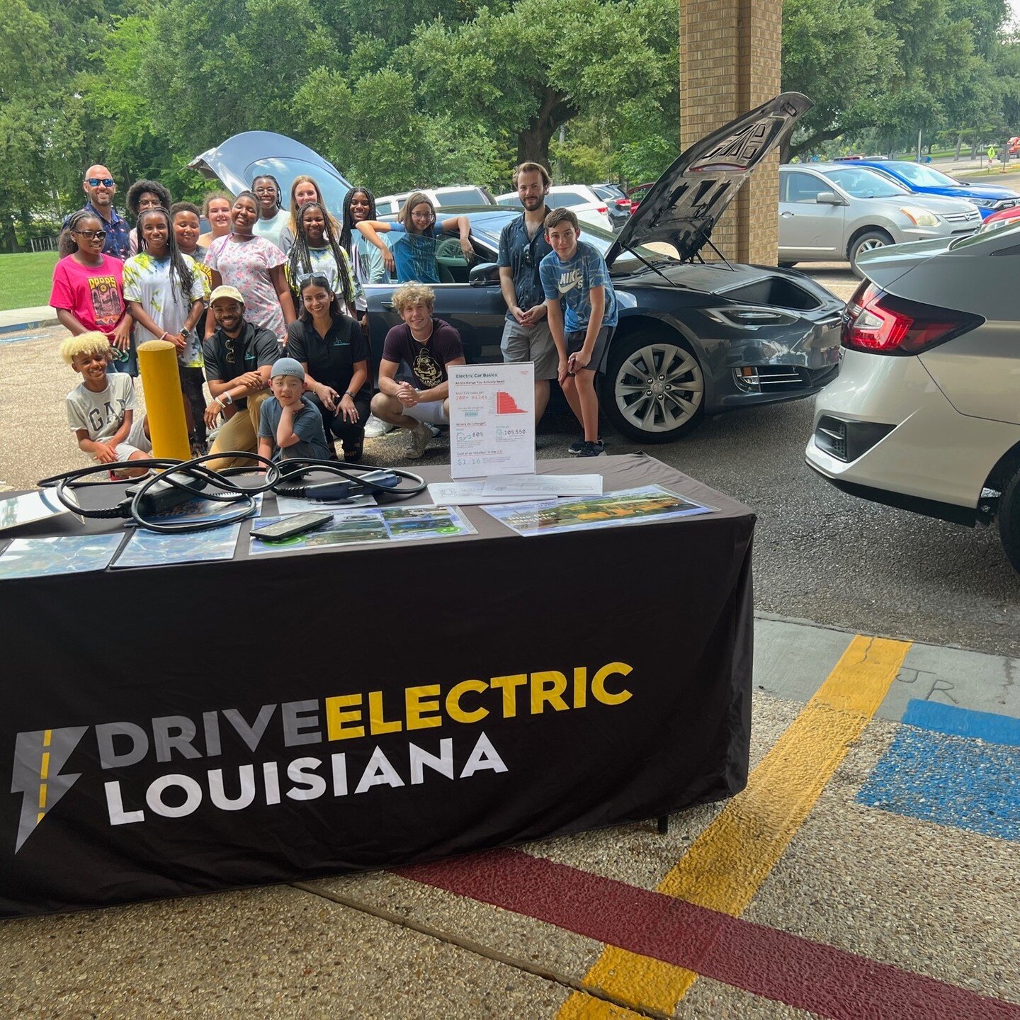 LCF and DELA had a great time being part of the STEM camp held at University Laboratory School yesterday! Science instructor, Adam Barrett, prepared students by doing research prior to our arrival and they asked some impressive questions about EVs. A