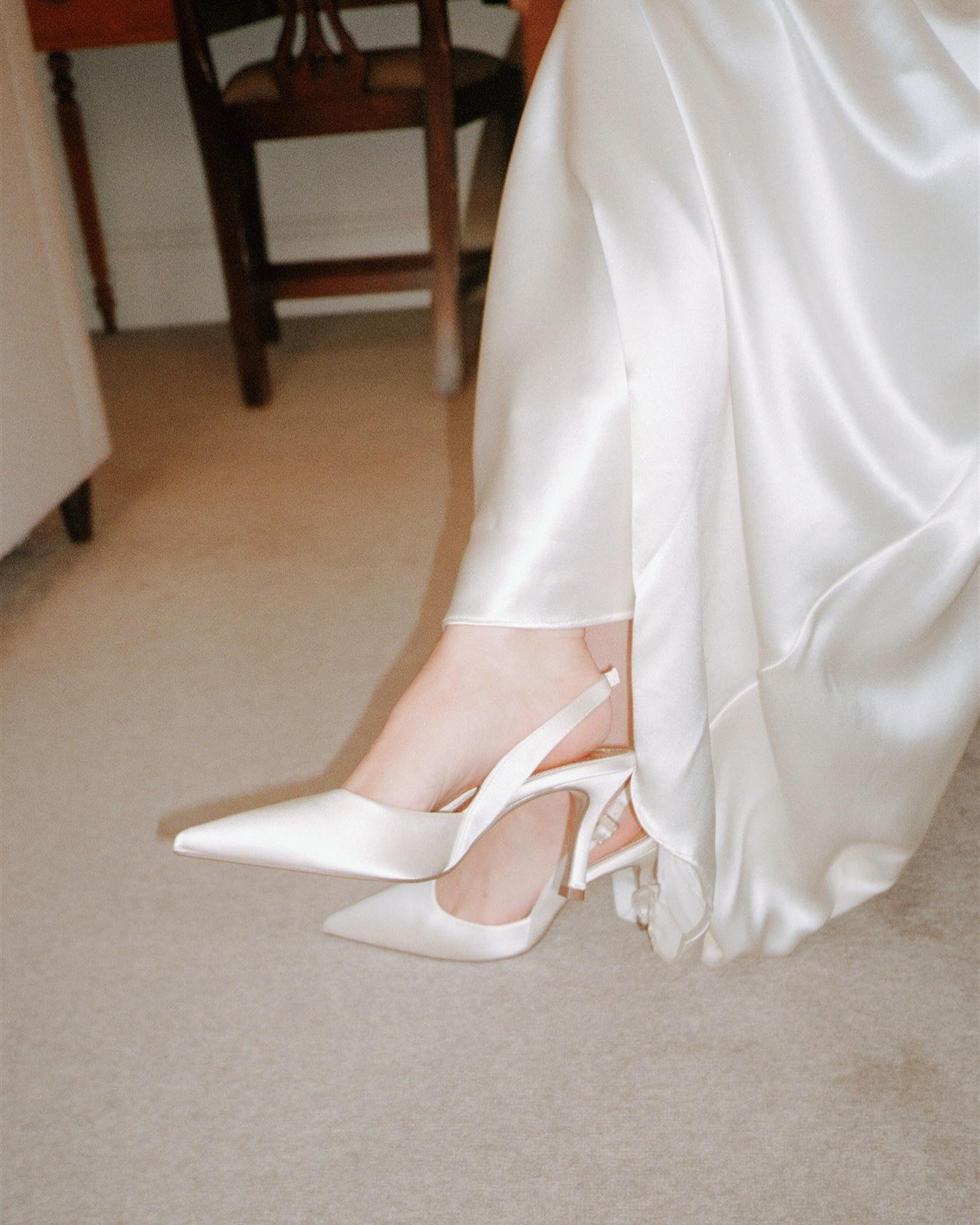 I absolutely adored shooting Holly and Ben&rsquo;s town hall wedding in iconic Chelsea. The day was full to the brim with joy and love for the gorgeous couple and I&rsquo;m obsessed with their film scans. 

Film has a way of capturing softness, imper