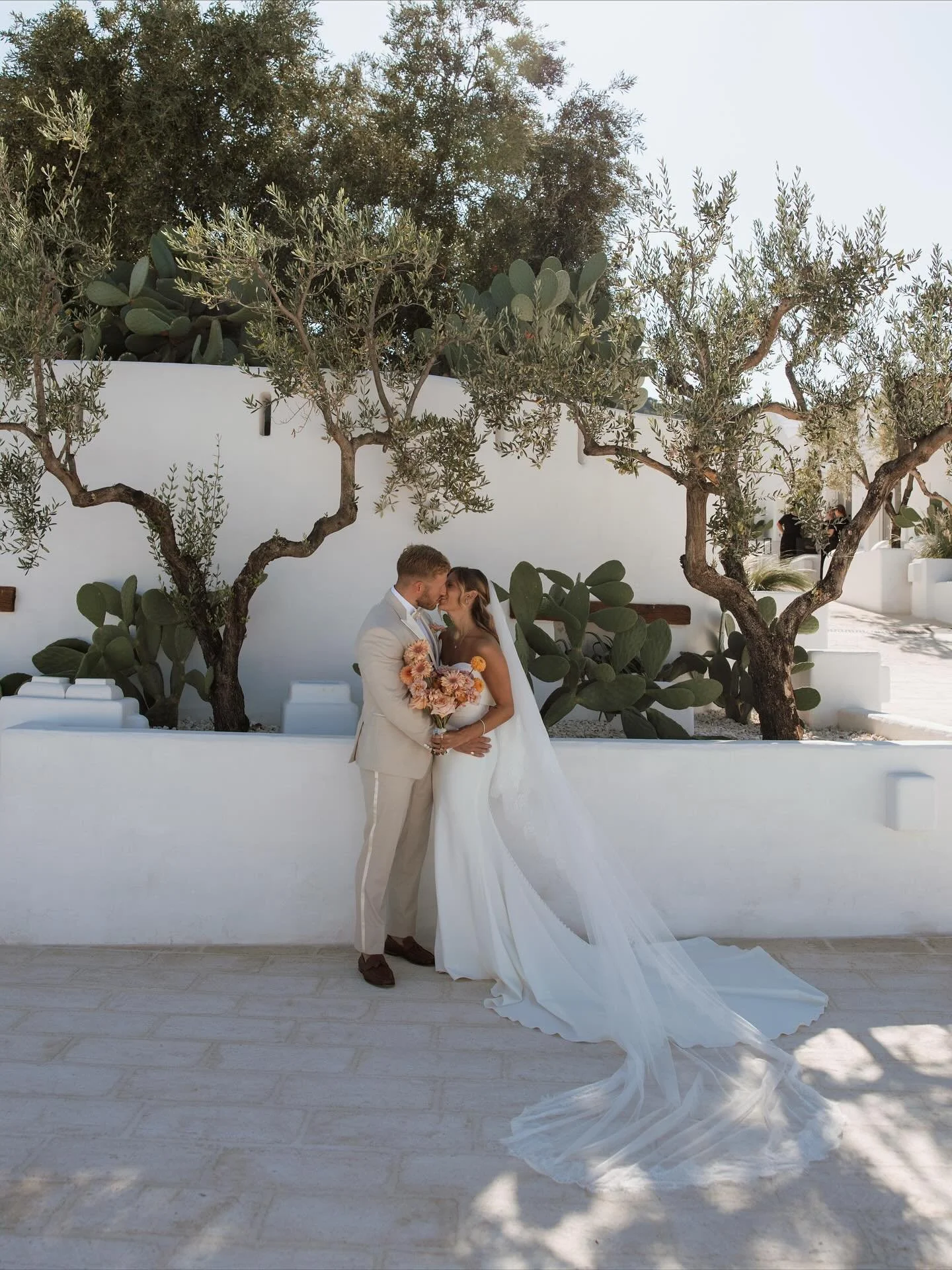 How has it already been a whole month since the weekend of this insanely, beautiful and unforgettable wedding. 
Rachael and James at the gorgeous Borgo Ritella 
Photographer @laurenelizabethphotographer 
Venue @masseriaborgoritella 
Planner @sublim