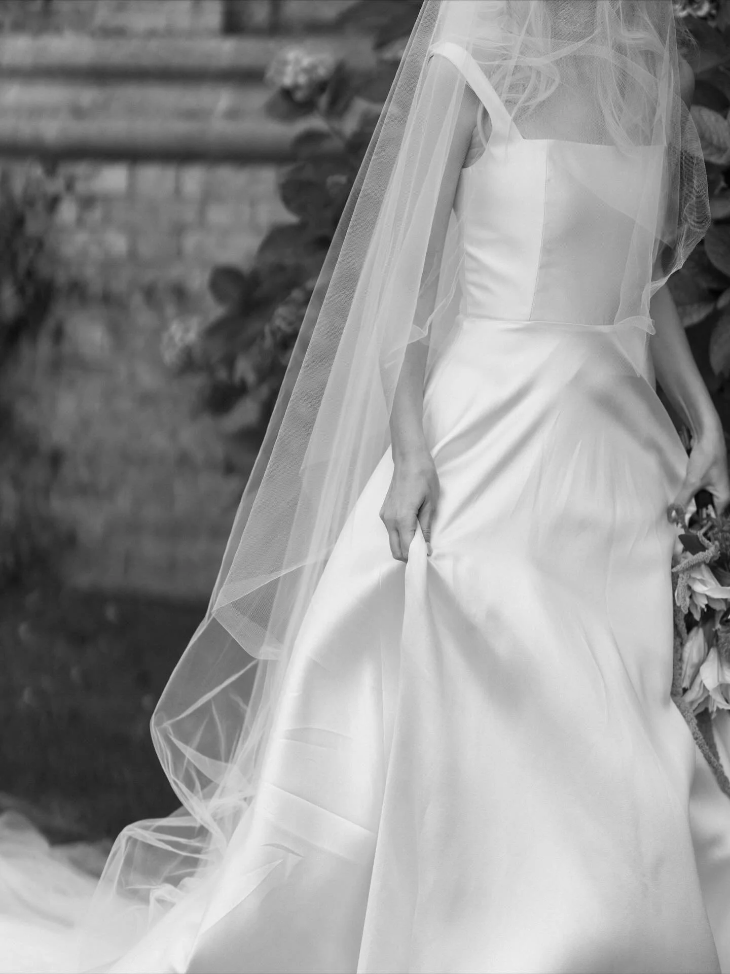 HEDSOR with Laura and Rich
photography @laurenelizabethphotographer 
host @fayewildephotography #fayewildeworkshops 
venue @hedsor 
styling + design @thefiorcollective 
floristry @katyrosemayfloral 
fabric installation + table linens @miasylviaa 
li