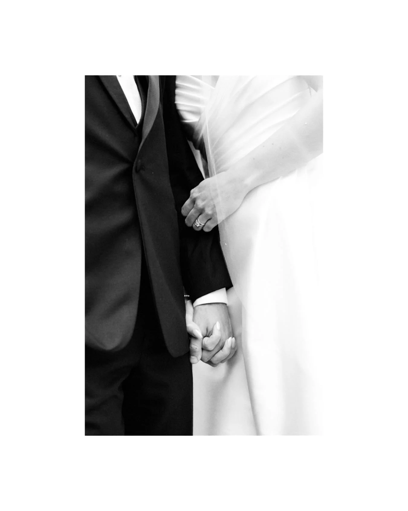 WEDDING PORTRAITS 

Almost every couple I speak to on their enquiry call says the same thing:
&ldquo;We&rsquo;re not really into having our photo taken&hellip; we want it to feel candid.&rdquo;

Wedding portraits to me aren&rsquo;t about posing. They