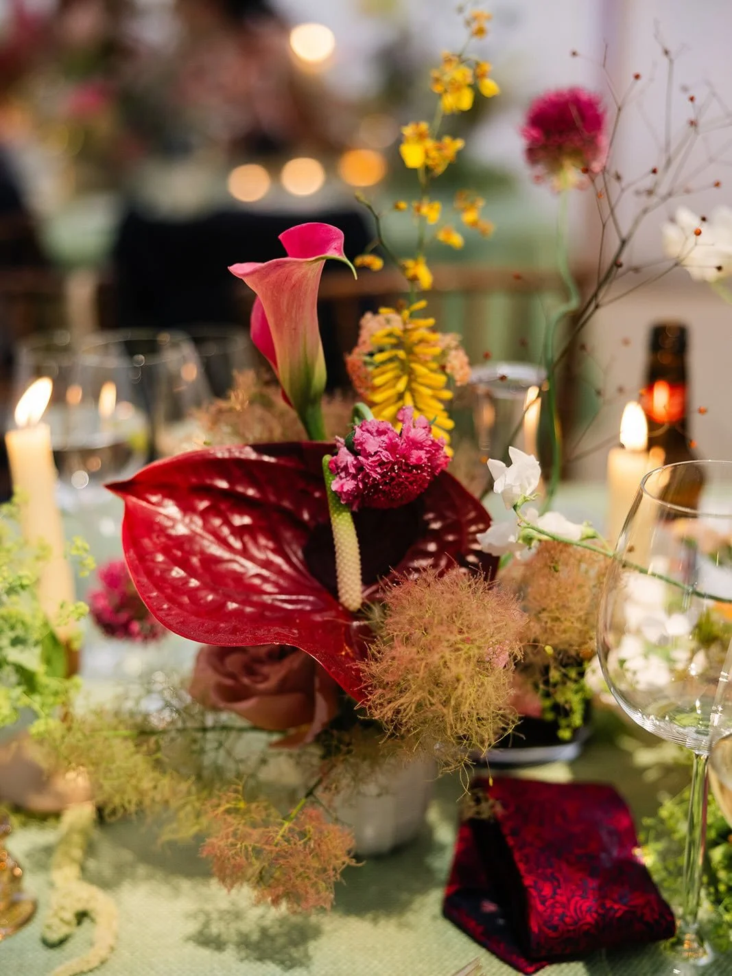 Vibey evening table scenes ✨ 

Taken whilst second shooting for the wonderful @alexwysockiphotography

#weddingfilmphotography #35mmfilm #londonweddingphotographer #surreywedding 
Luxury Wedding | Wedding Photographer UK | Wedding Photographer | Fine
